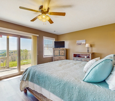 Homey Lakeview Condo, Sleeps 10・Pool/Tennis Access