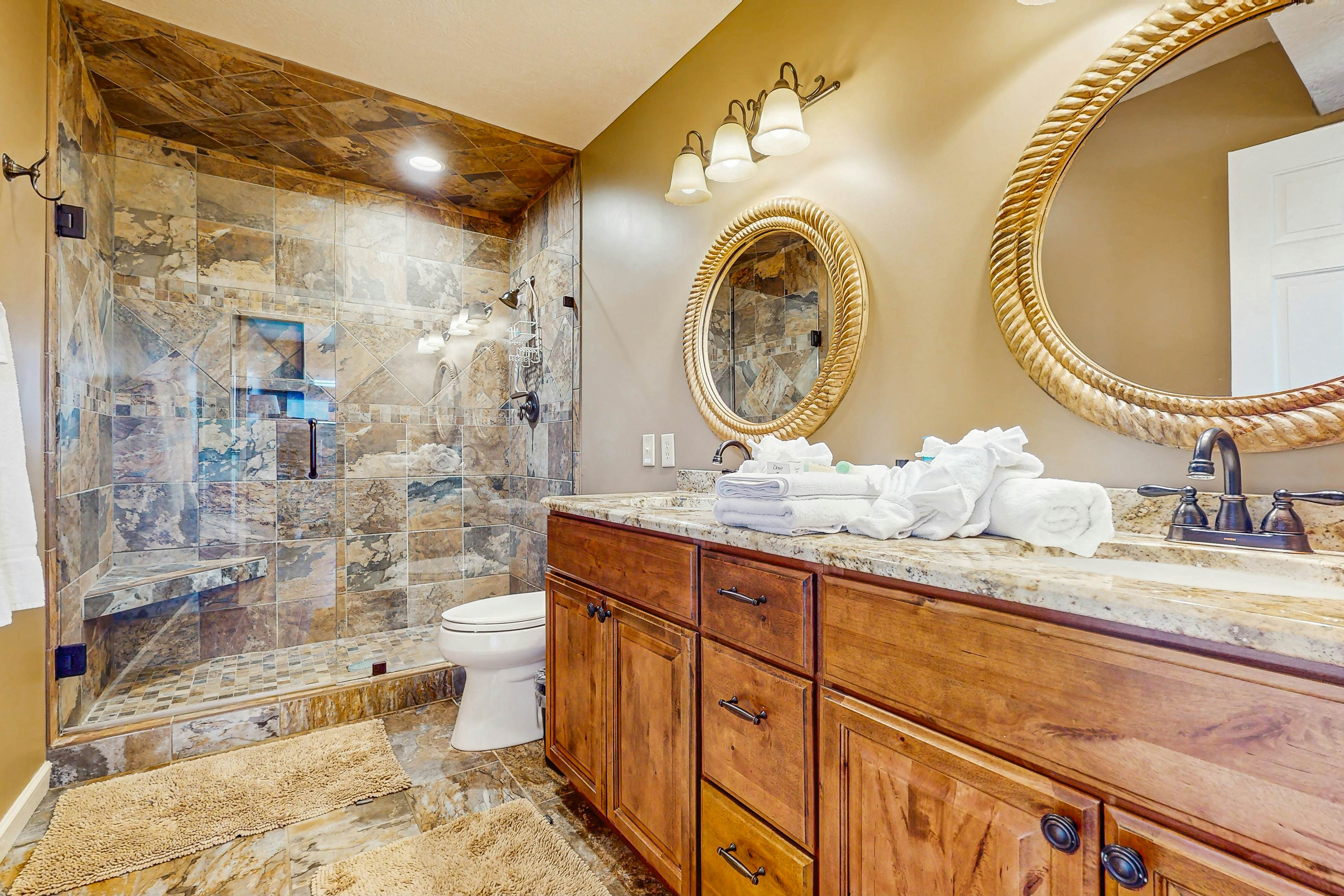 Homey Lakeview Condo W/ Pool &. Tennis Ct Access