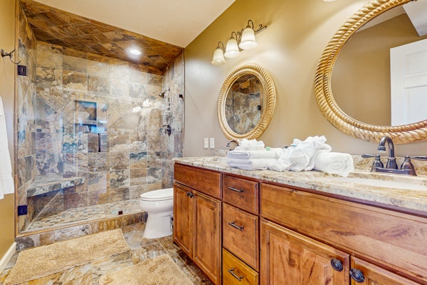 Homey Lakeview Condo, Sleeps 10・Pool/Tennis Access