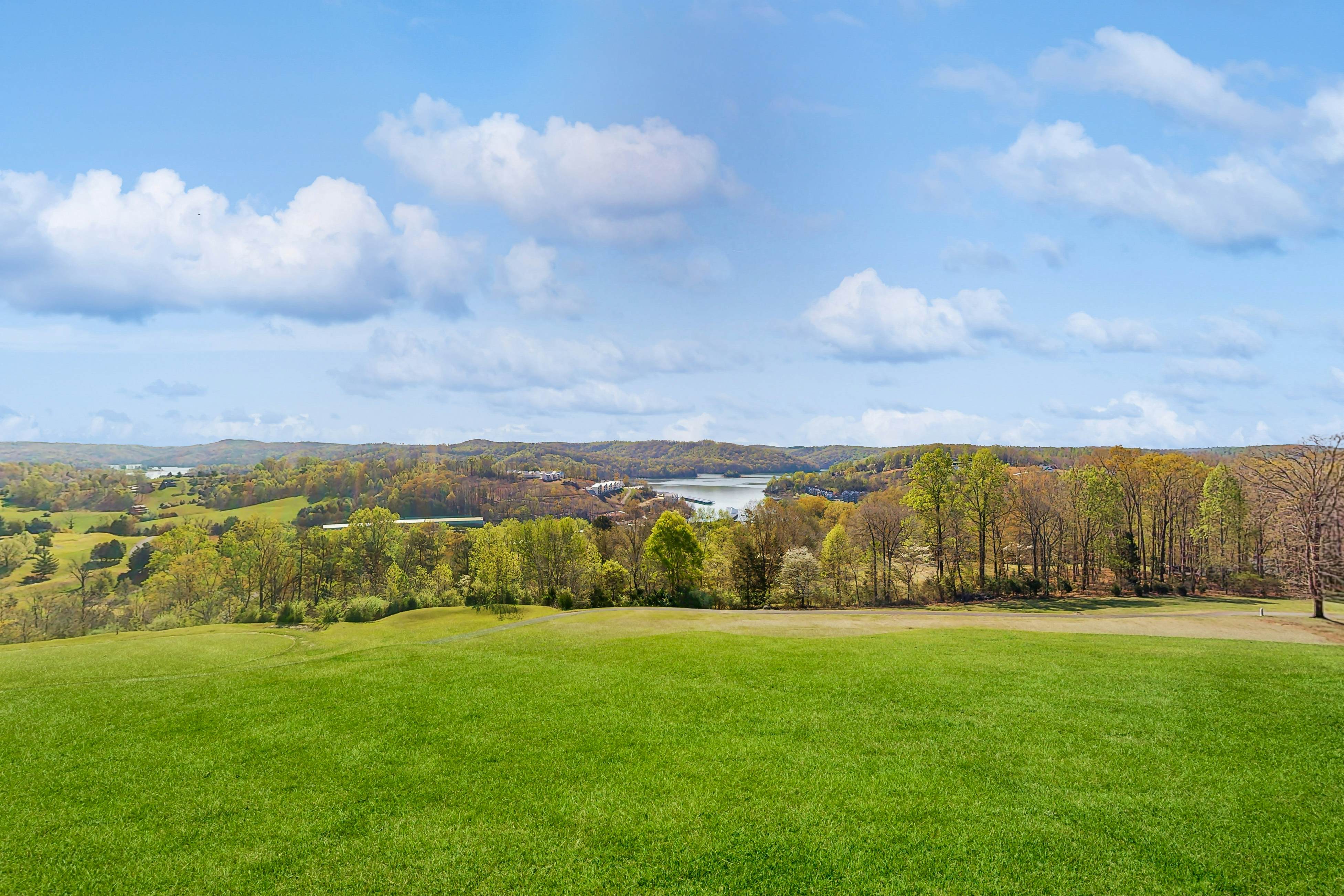 Homey Lakeview Condo W/ Pool &. Tennis Ct Access