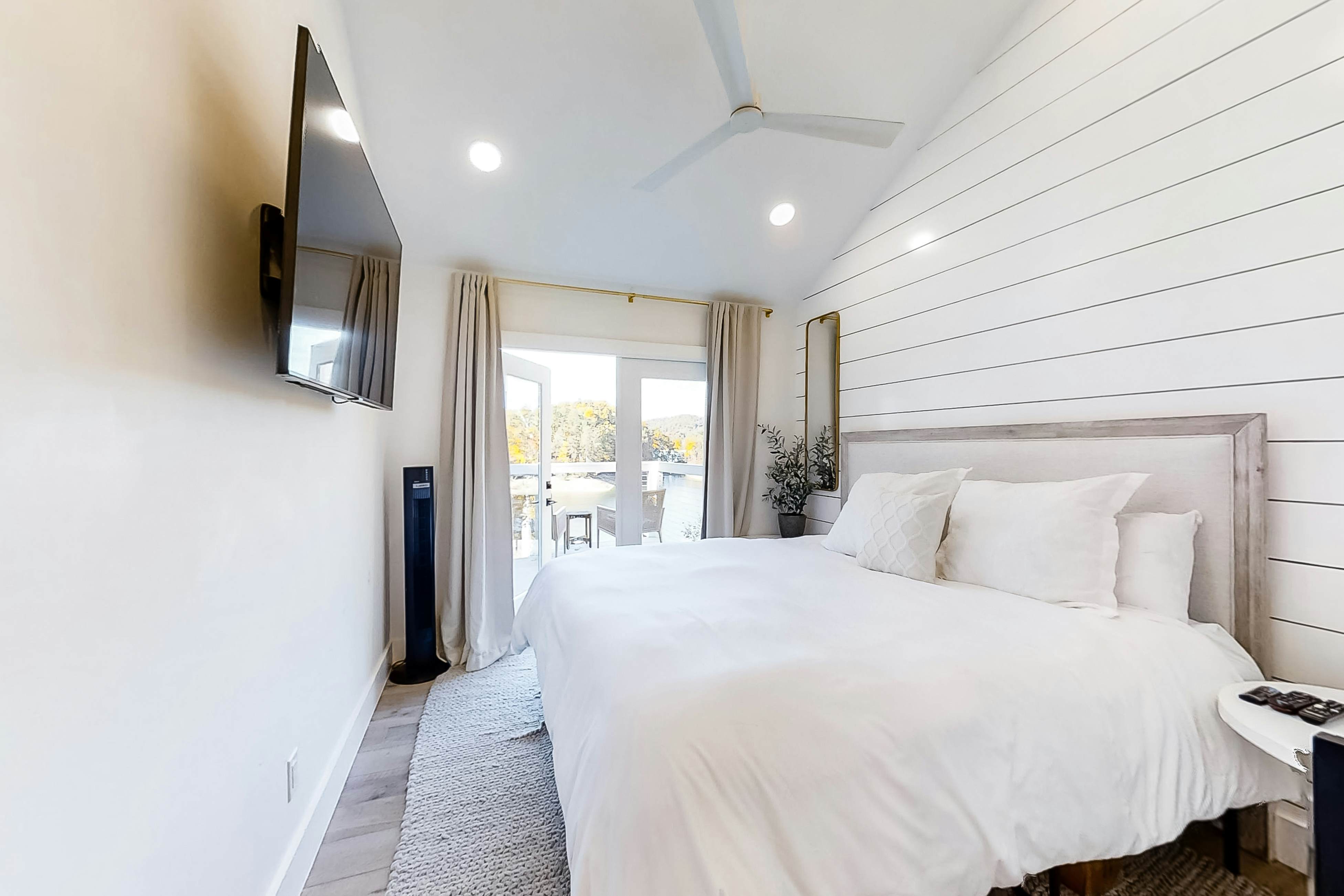 Waterfront Norris Lake Gem | Dock・Fire Pit・Decks