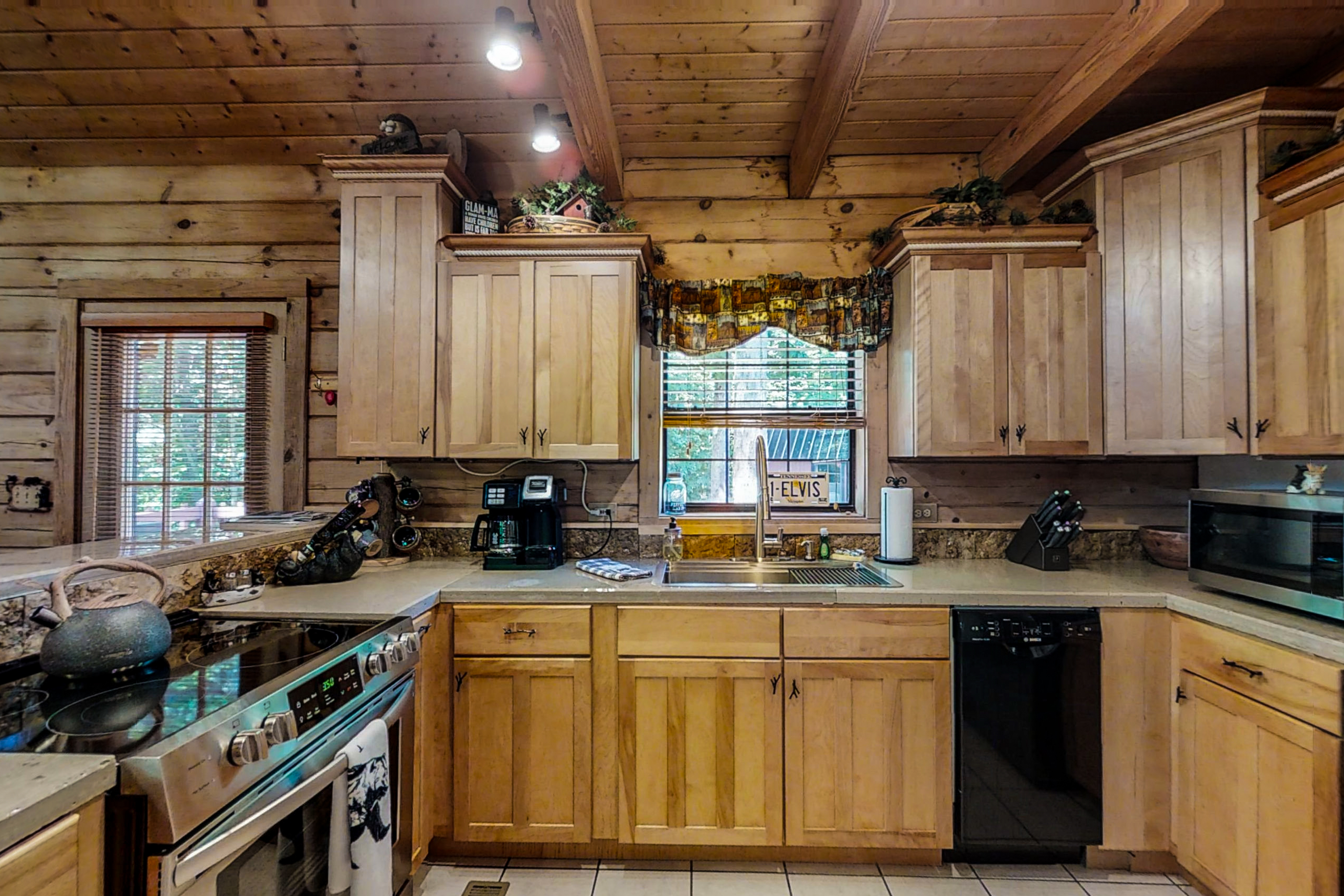 Cozy Cabin Norris Lake, Porch, Firepit, Jetted Tub