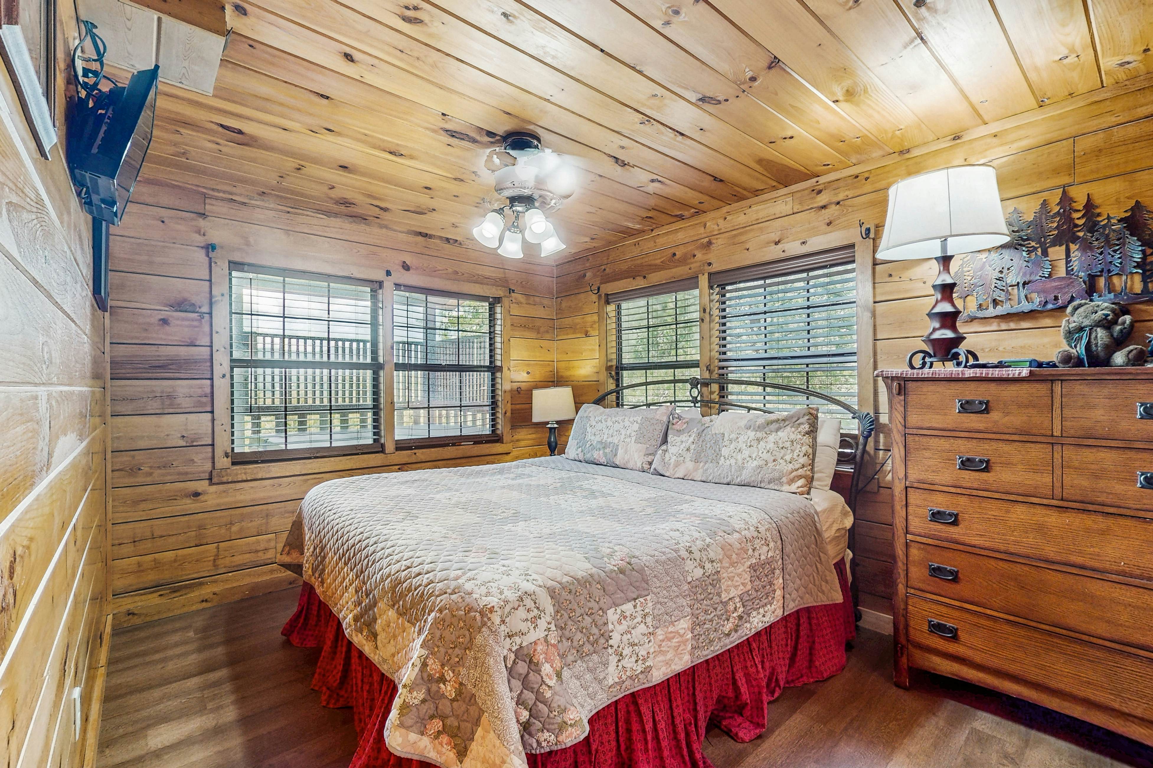 Secluded Cabin w/ Free Attraction Tickets, Hot Tub, Game Room, Picturesque Views