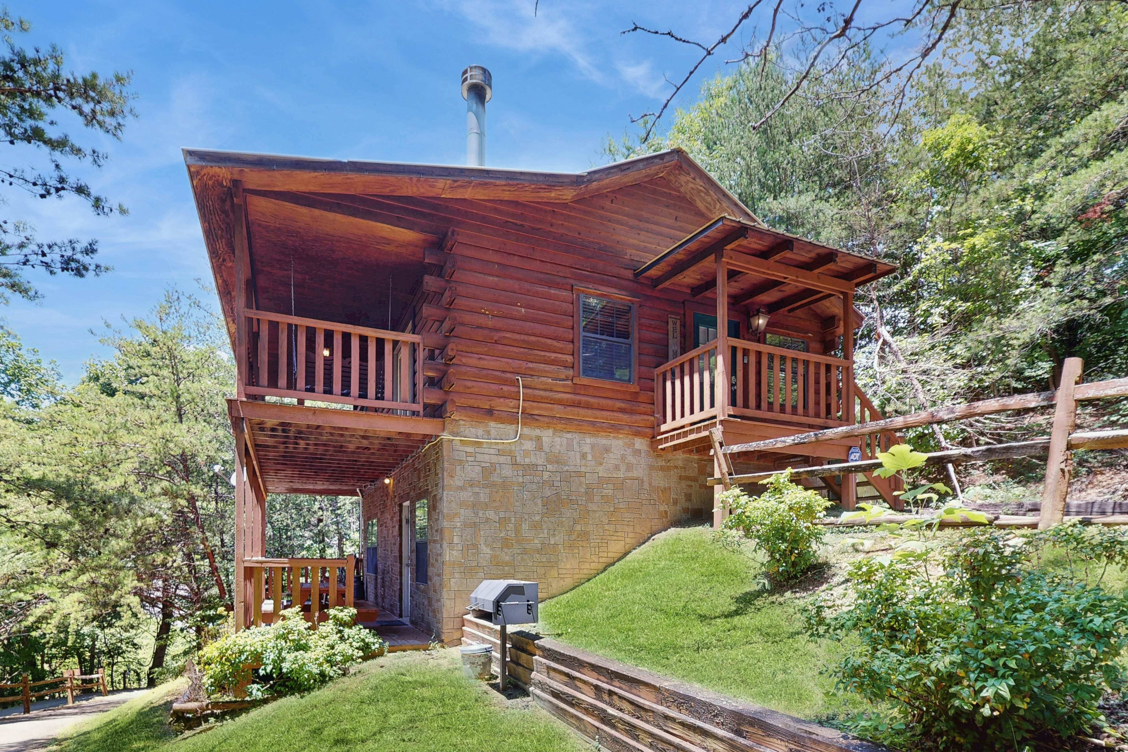 Secluded Cabin w/ Free Attraction Tickets, Hot Tub, Game Room, Picturesque Views