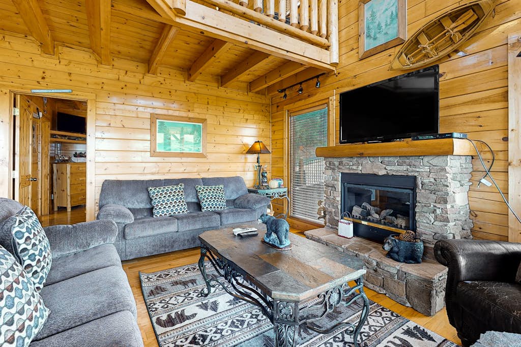 Our 2 bedroom, 3 bathroom Smoky Mountain cabin pairs big Wears Valley views with a three-level layout and plenty of room to unwind.

・Private deck with mountain scenery and outdoor seating
・Pool table, foosball, and fireplace for easy downtime
・Full kitchen plus dining space for shared meals
・3.5 miles from Pigeon Forge
・9.1 miles from Great Smoky Mountains National Park

Settle in, unplug from Wi‑Fi, and enjoy a classic cabin escape with room to breathe.