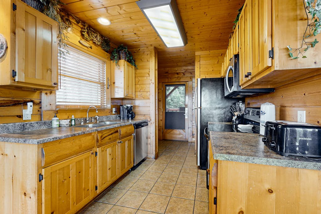 Our 2 bedroom, 3 bathroom Smoky Mountain cabin pairs big Wears Valley views with a three-level layout and plenty of room to unwind.

・Private deck with mountain scenery and outdoor seating
・Pool table, foosball, and fireplace for easy downtime
・Full kitchen plus dining space for shared meals
・3.5 miles from Pigeon Forge
・9.1 miles from Great Smoky Mountains National Park

Settle in, unplug from Wi‑Fi, and enjoy a classic cabin escape with room to breathe.