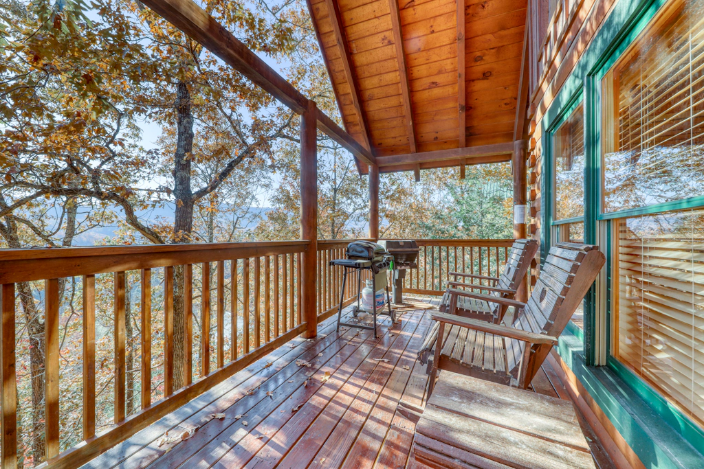 Charming Log Cabin, Sleeps 6, Hot Tub, Pool Table