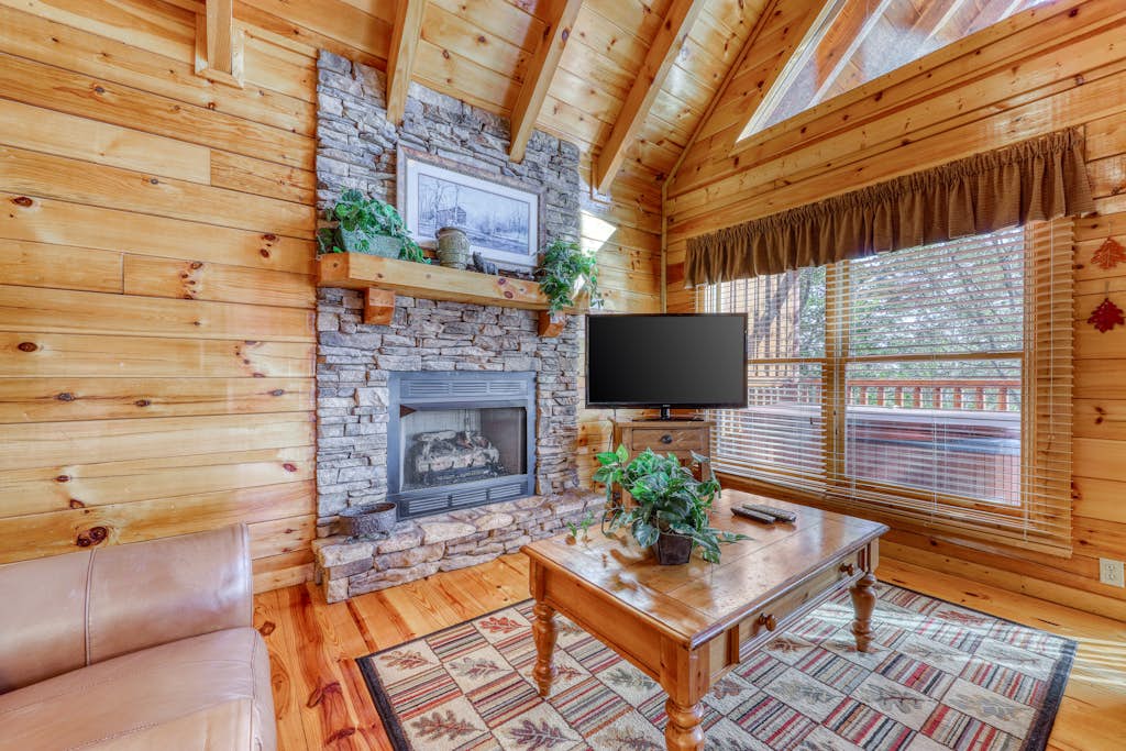 Charming Log Cabin, Sleeps 6, Hot Tub, Pool Table
