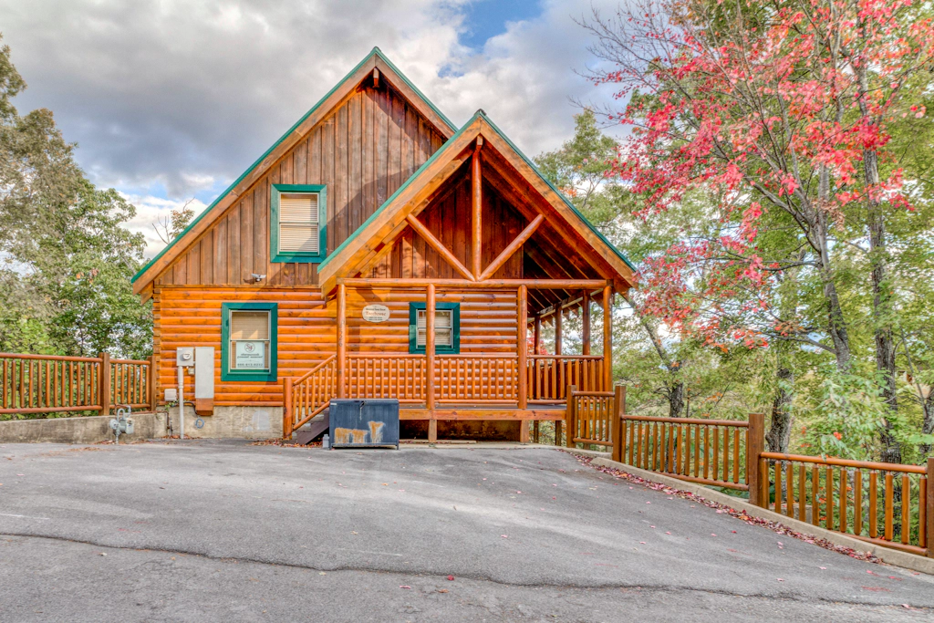 Charming Log Cabin, Sleeps 6, Hot Tub, Pool Table