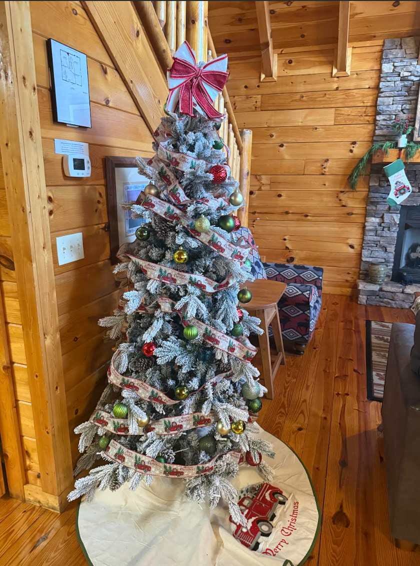 Charming Log Cabin, Sleeps 6・Hot Tub・Pool Table