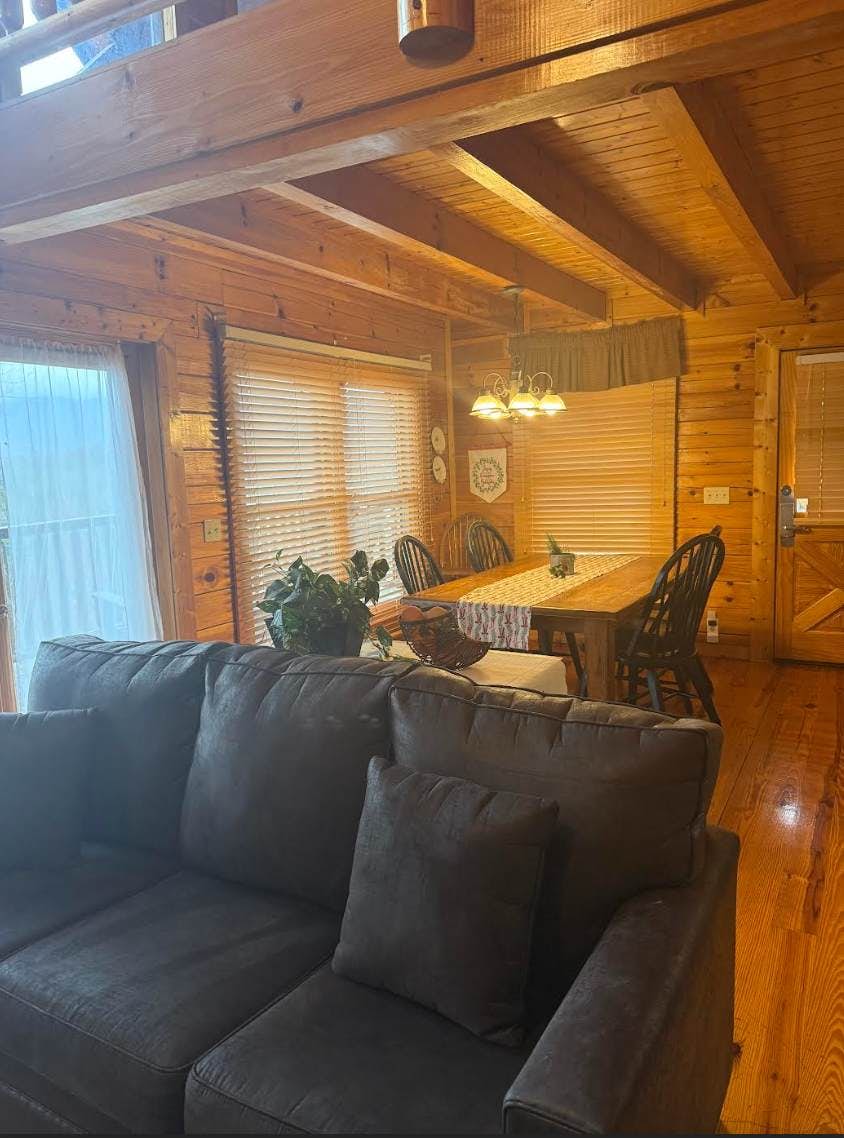 Charming Log Cabin, Sleeps 6・Hot Tub・Pool Table