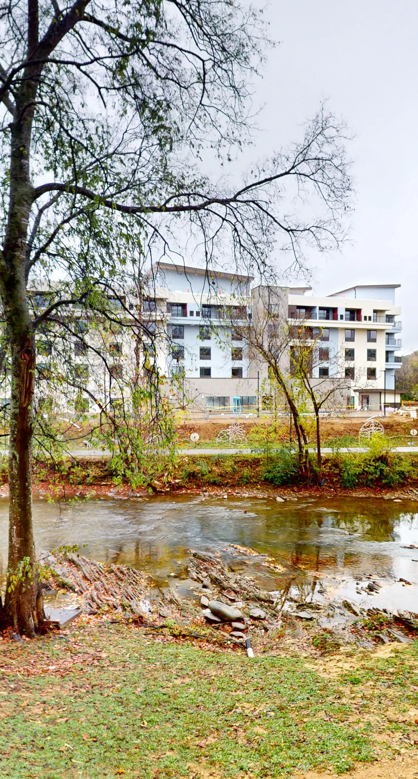 Riverfront Condo, Sleeps 6, Shared Pool, Fireplace