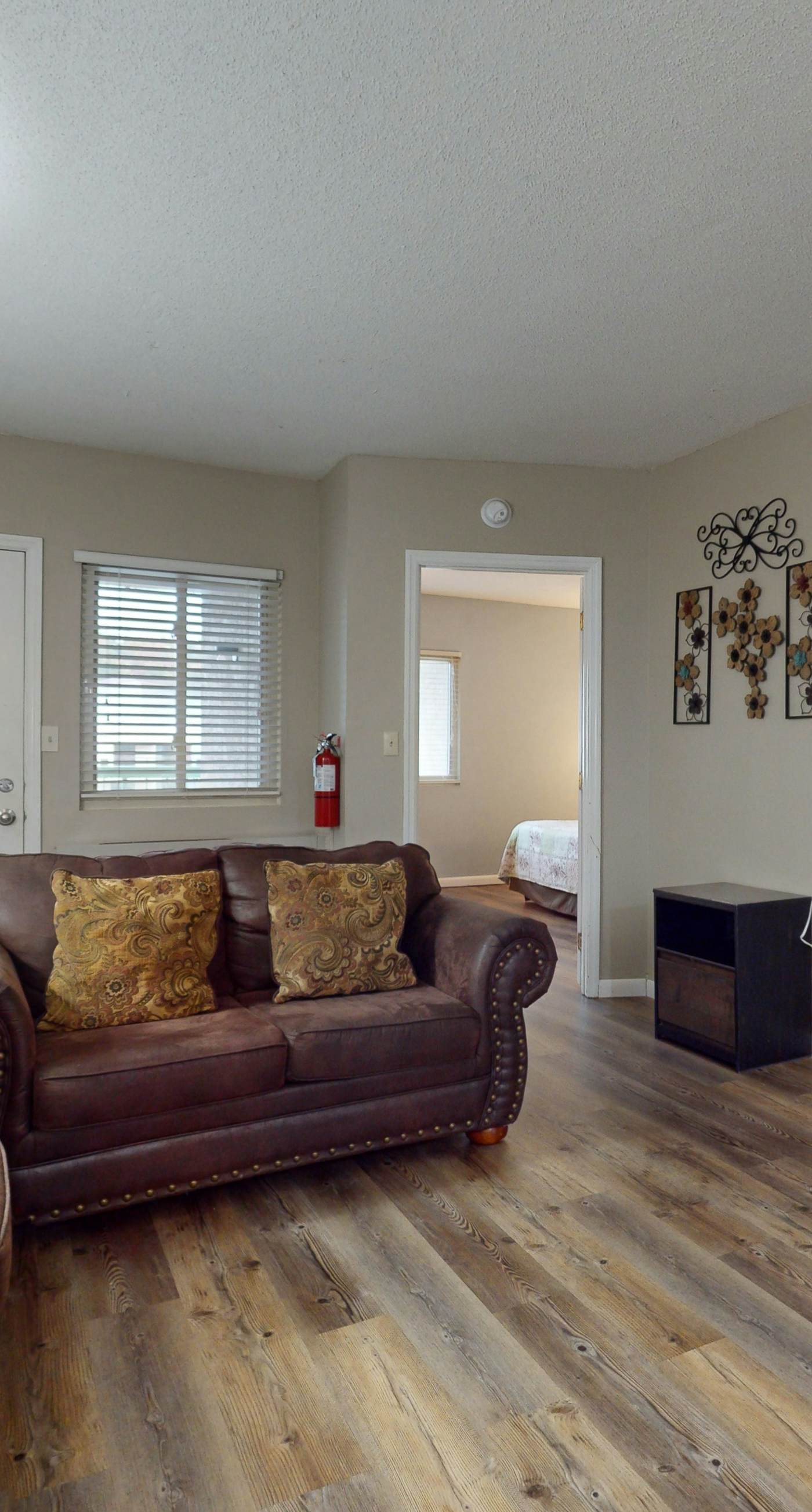 Riverfront Condo, Sleeps 6・Shared Pool・Fireplace