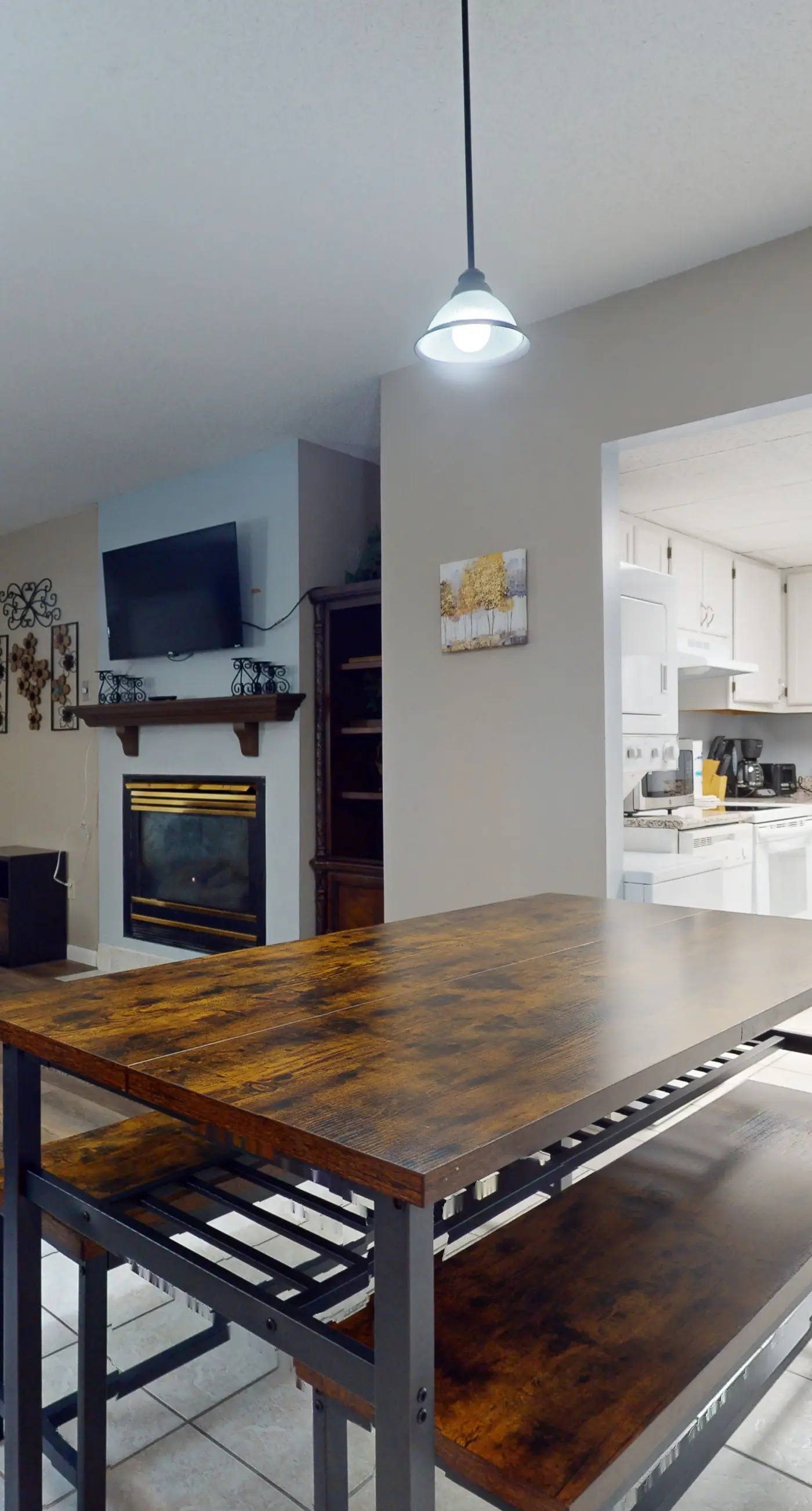 Riverfront Condo, Sleeps 6, Shared Pool, Fireplace