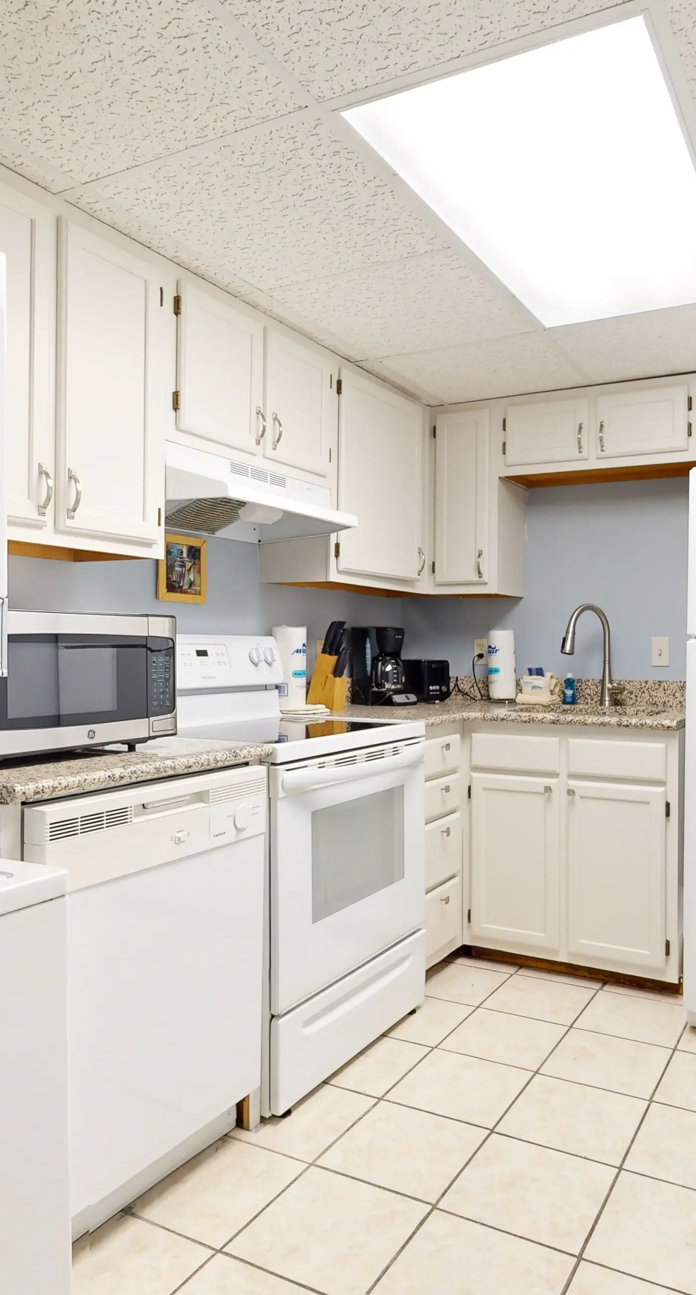 Riverfront Condo, Sleeps 6, Shared Pool, Fireplace