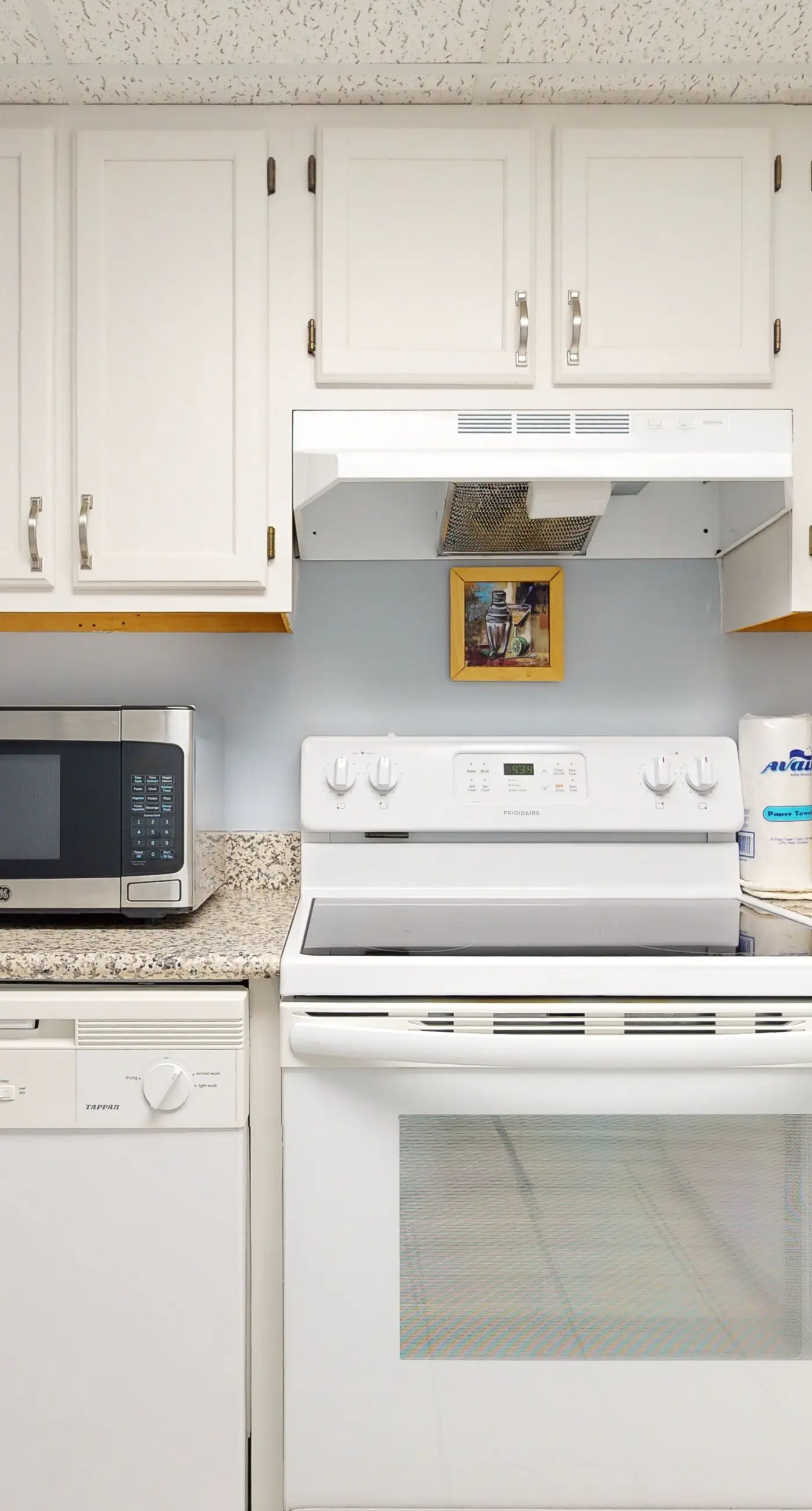 Riverfront Condo, Sleeps 6, Shared Pool, Fireplace