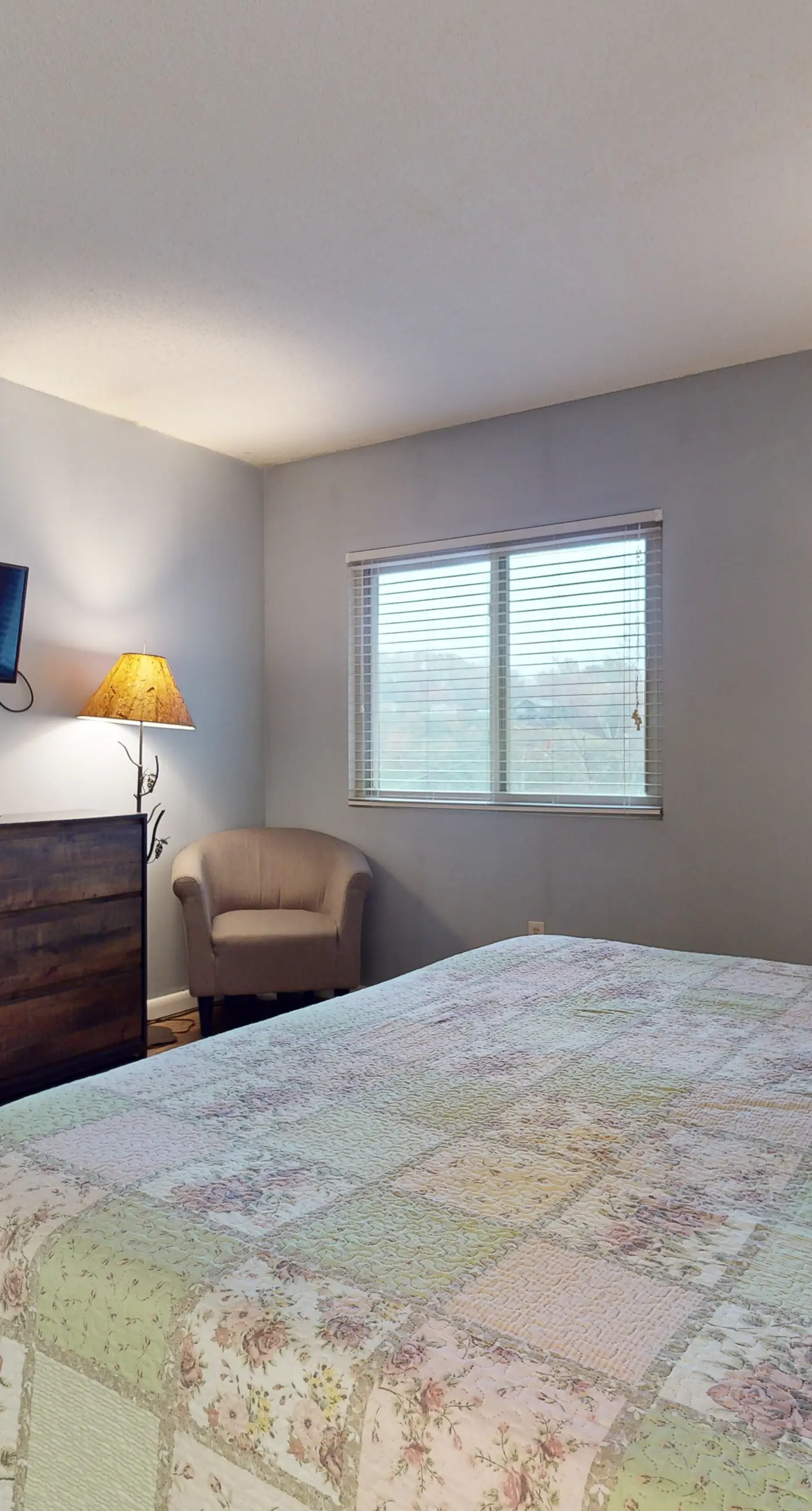 Riverfront Condo, Sleeps 6, Shared Pool, Fireplace