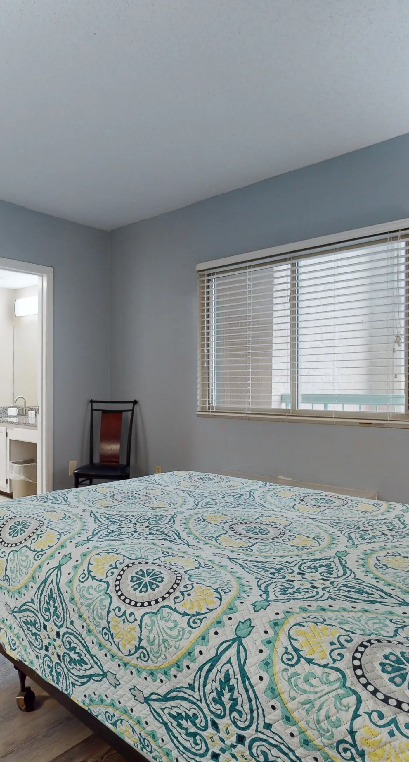 Riverfront Condo, Sleeps 6, Shared Pool, Fireplace