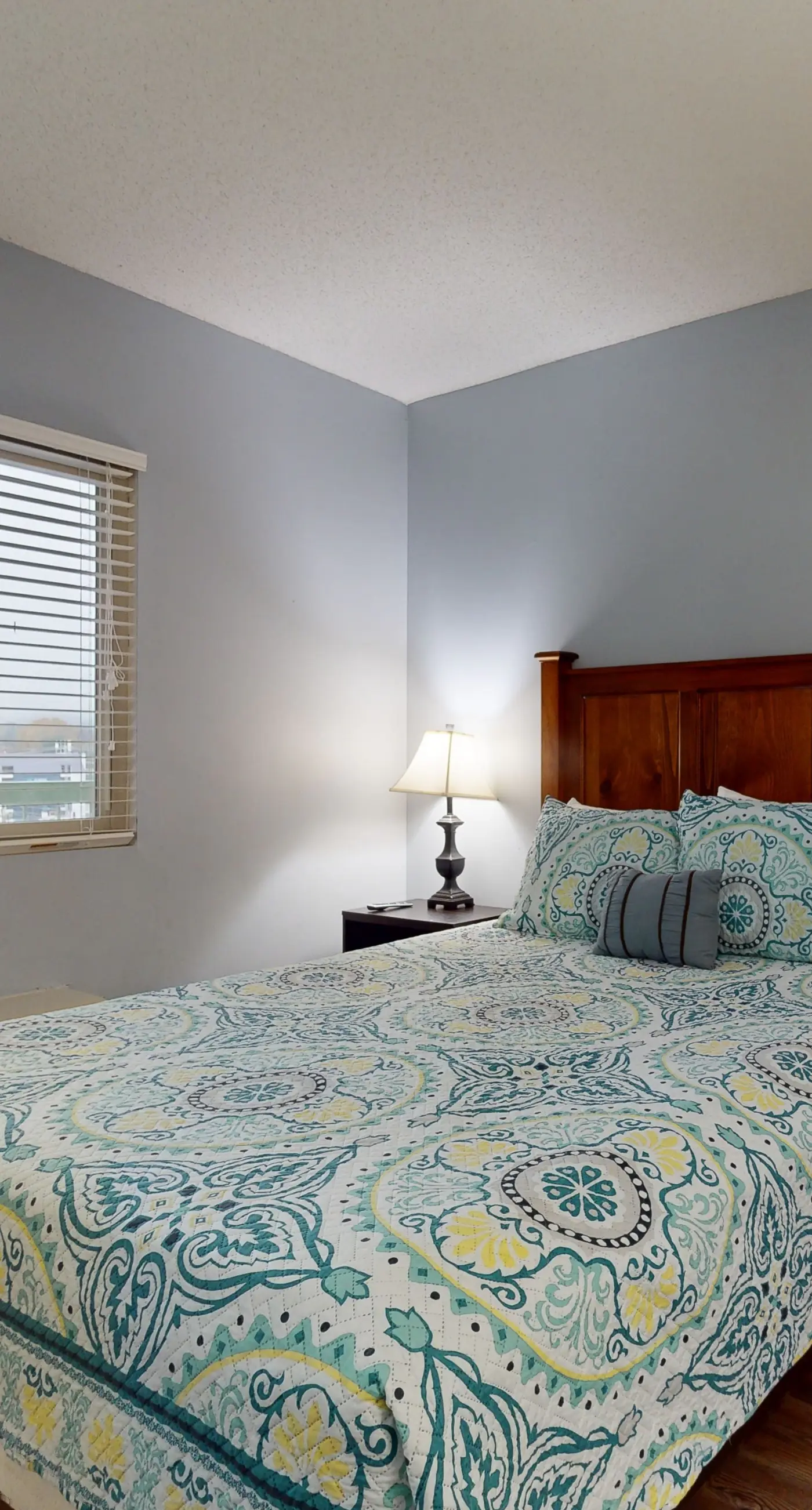 Riverfront Condo, Sleeps 6, Shared Pool, Fireplace