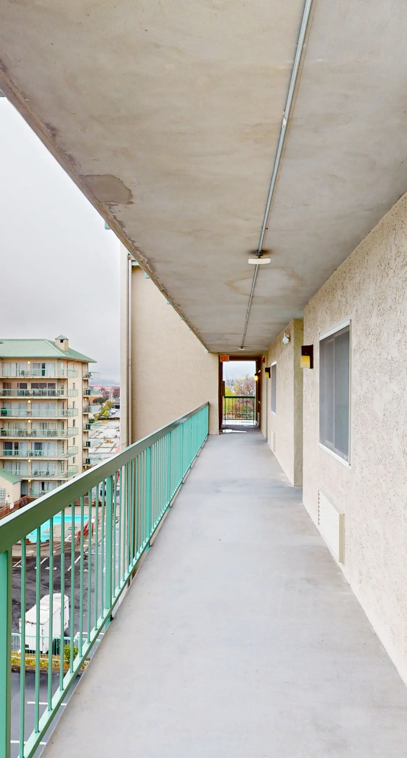 Riverfront Condo, Sleeps 6, Shared Pool, Fireplace