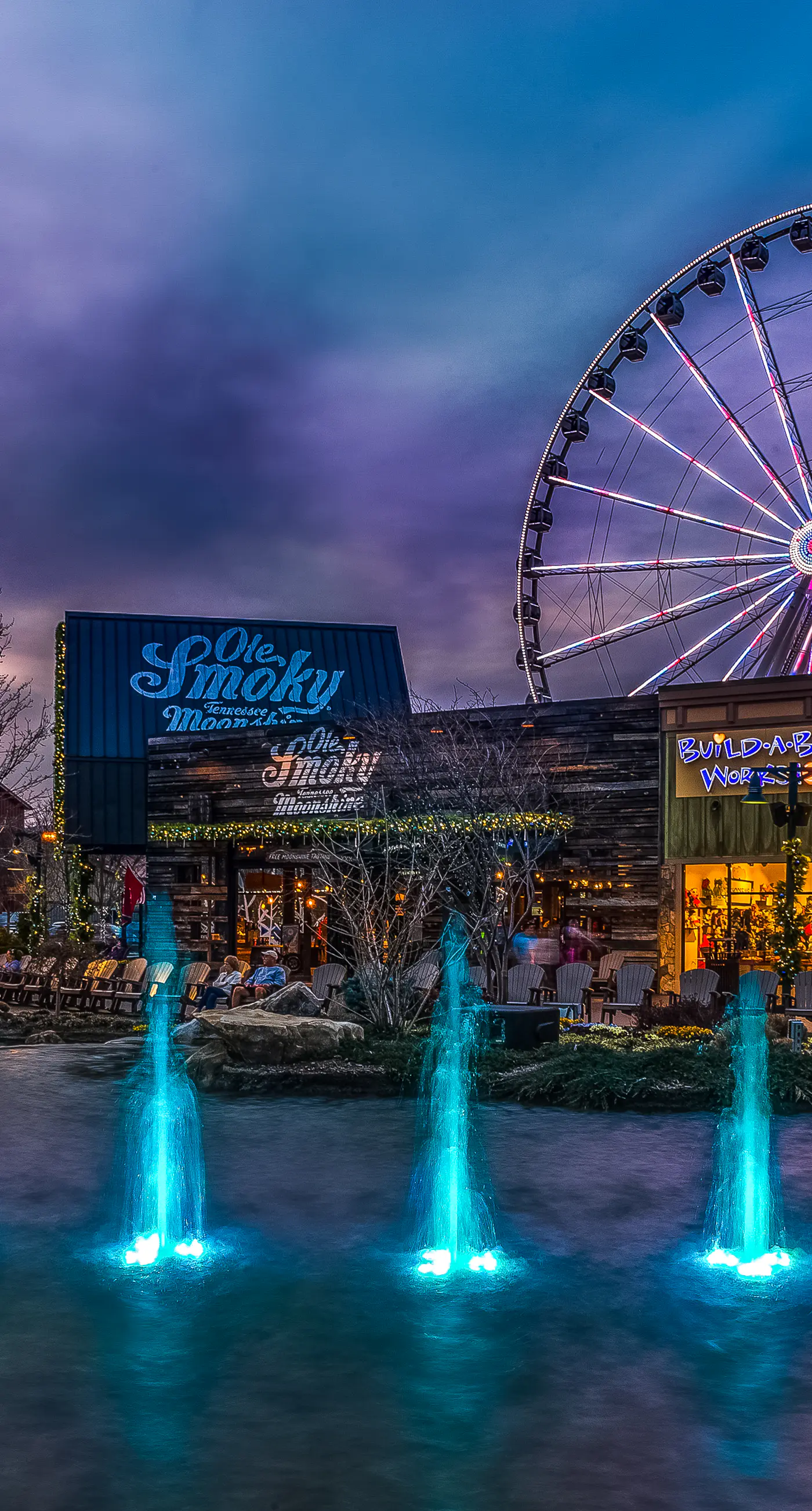 Riverfront Condo, Sleeps 6, Shared Pool, Fireplace