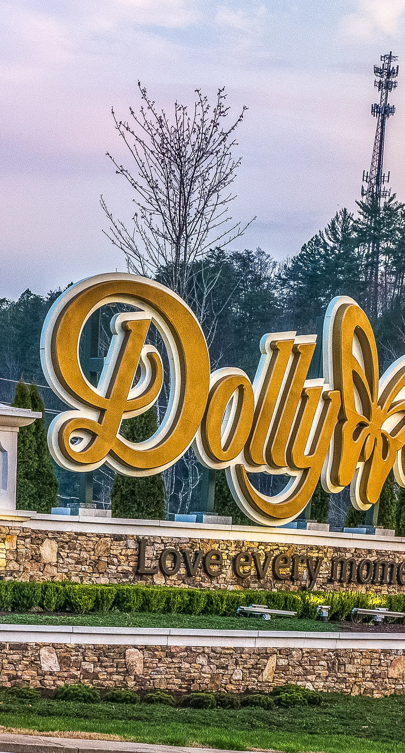 Riverfront Condo, Sleeps 6, Shared Pool, Fireplace