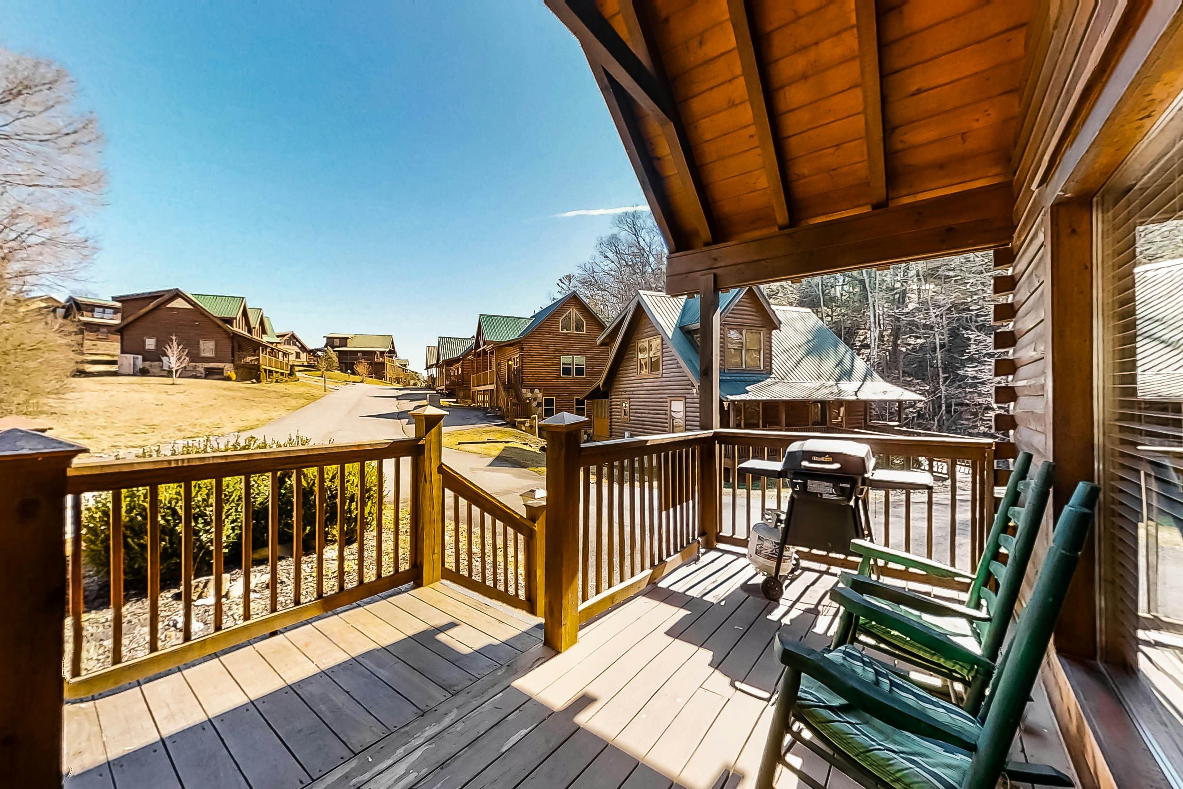 Dog-friendly cabin with private hot tub, Free Attraction Tickets, & pool table
