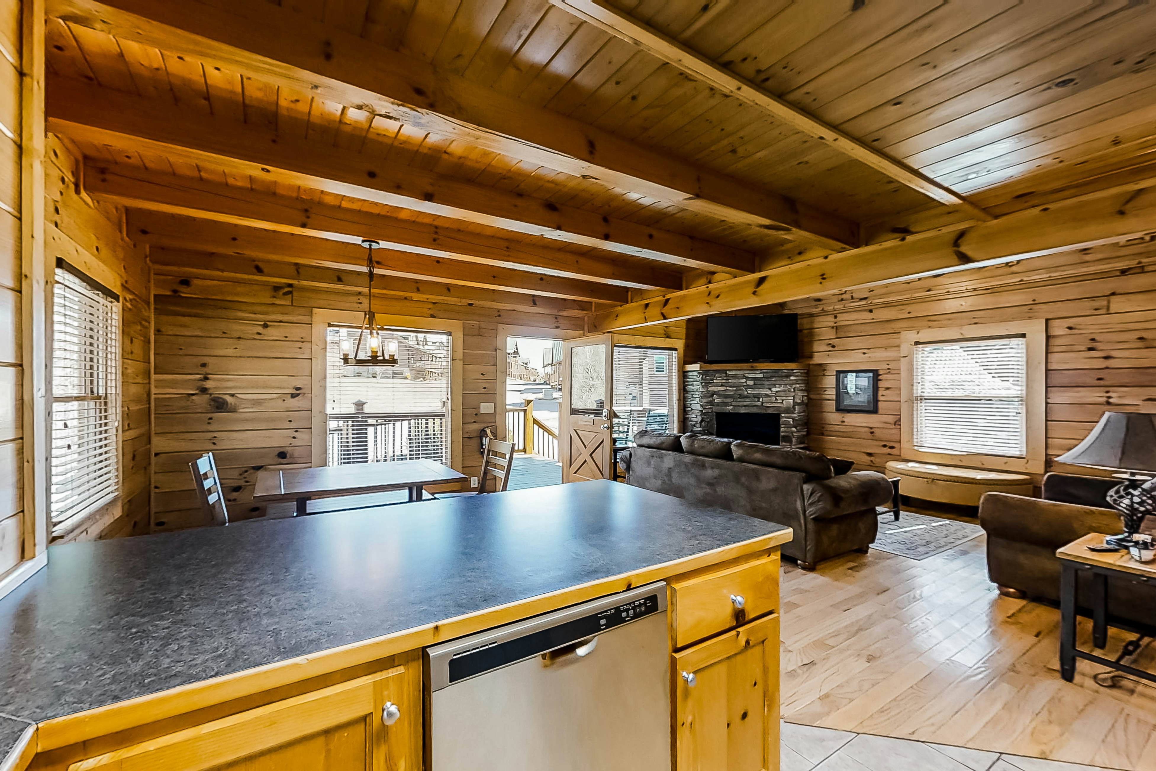 Dog-friendly cabin with private hot tub, Free Attraction Tickets, & pool table