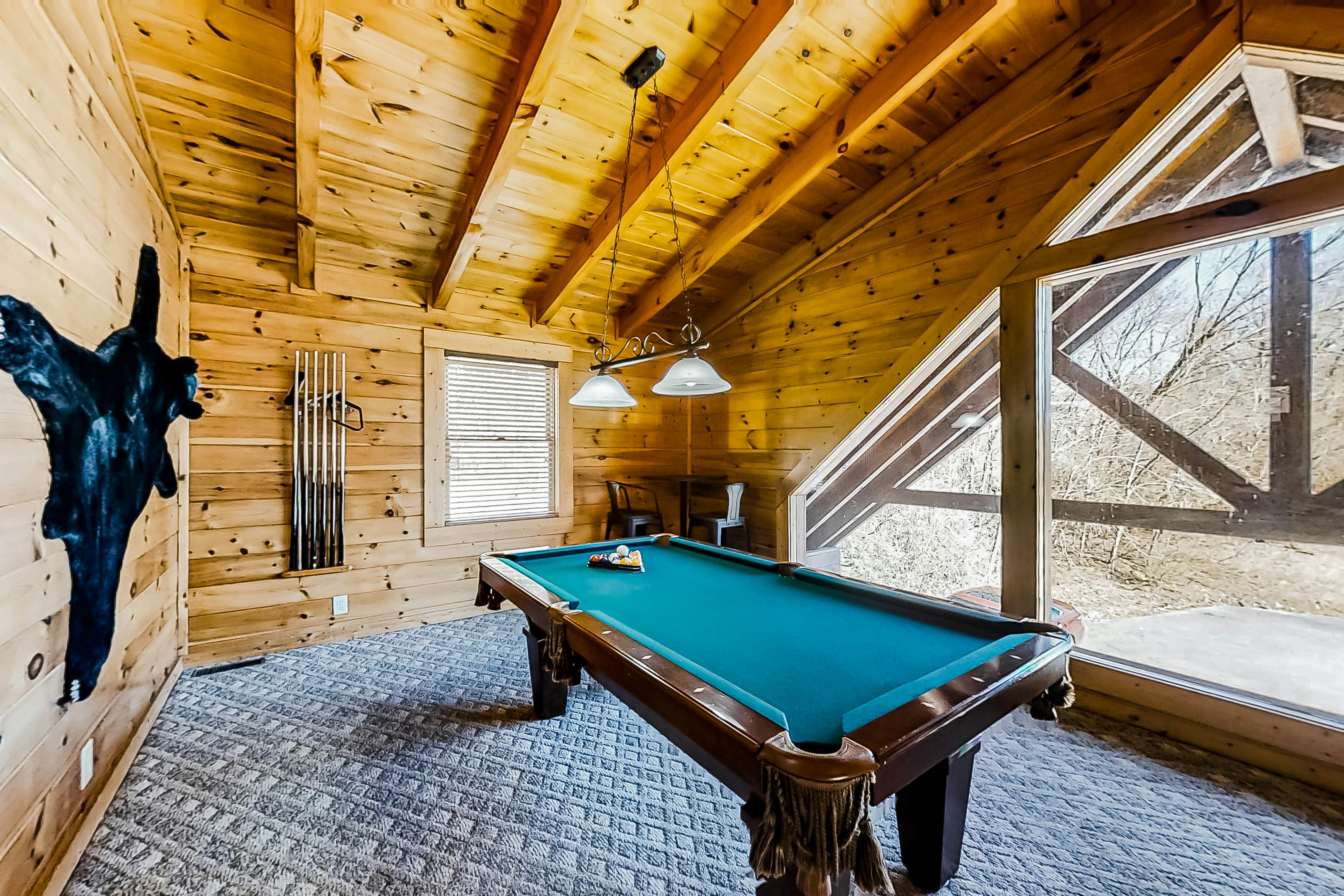Dog-friendly cabin with private hot tub, Free Attraction Tickets, & pool table