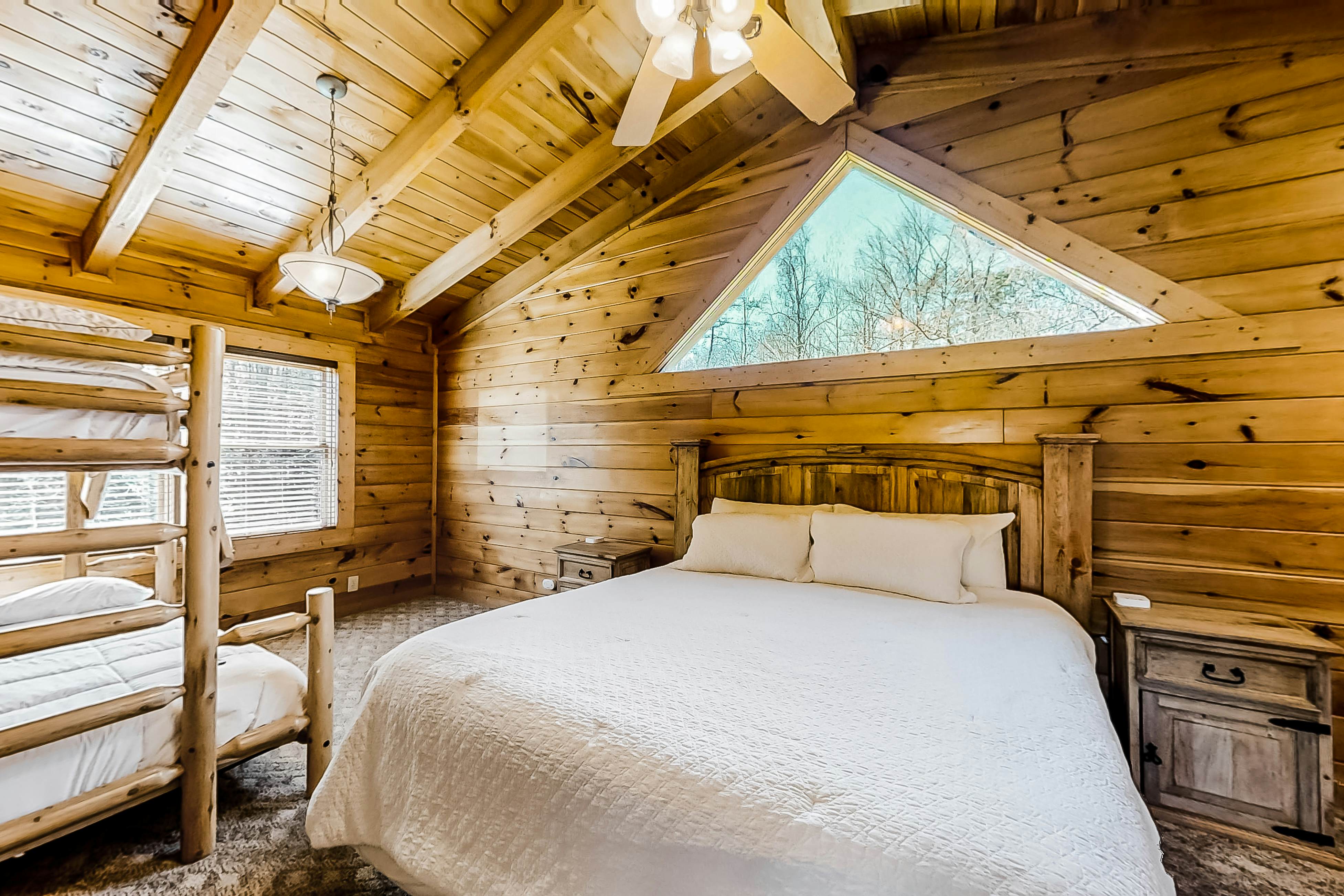 Dog-friendly cabin with private hot tub, Free Attraction Tickets, & pool table