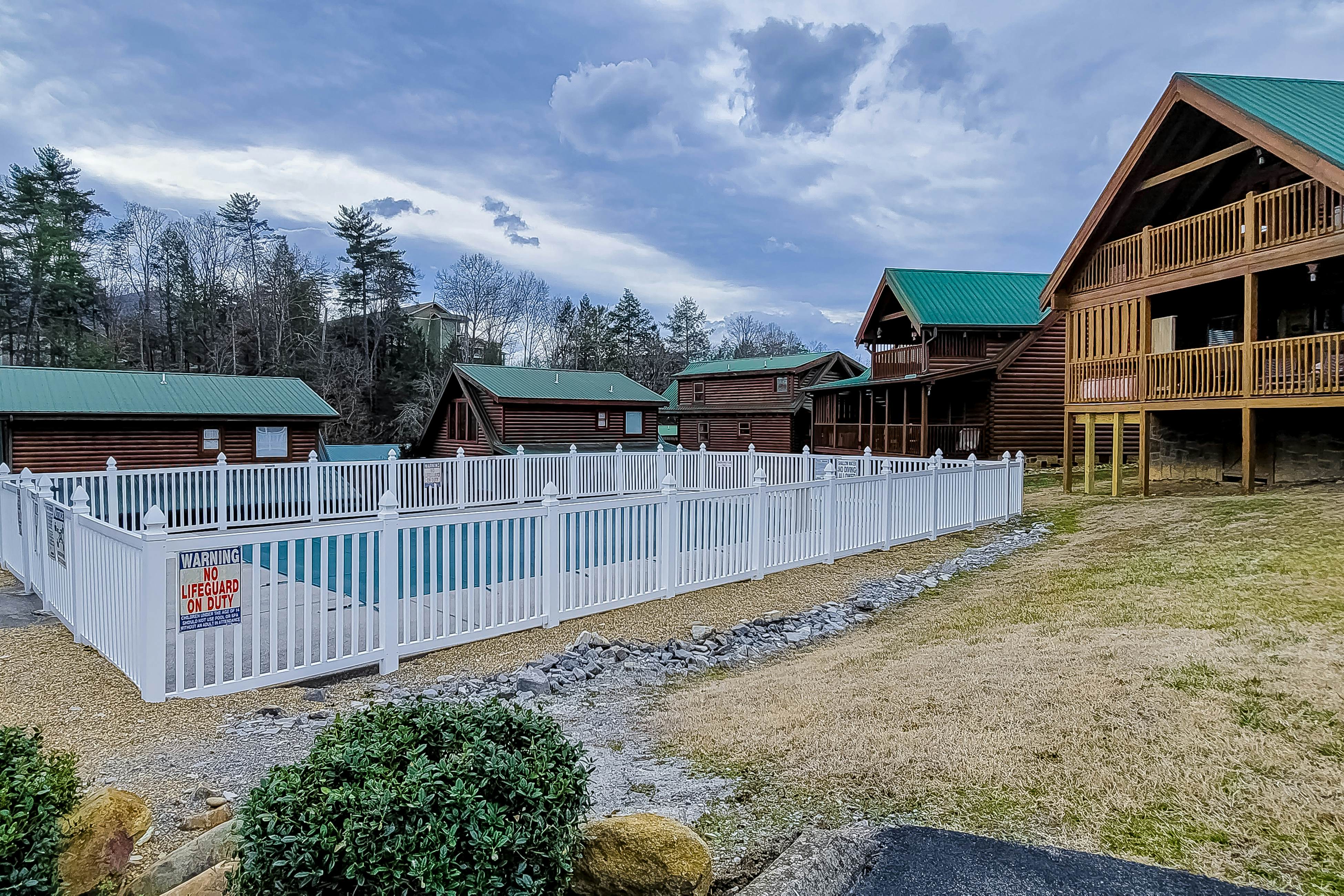 Dog-friendly cabin with private hot tub, Free Attraction Tickets, & pool table