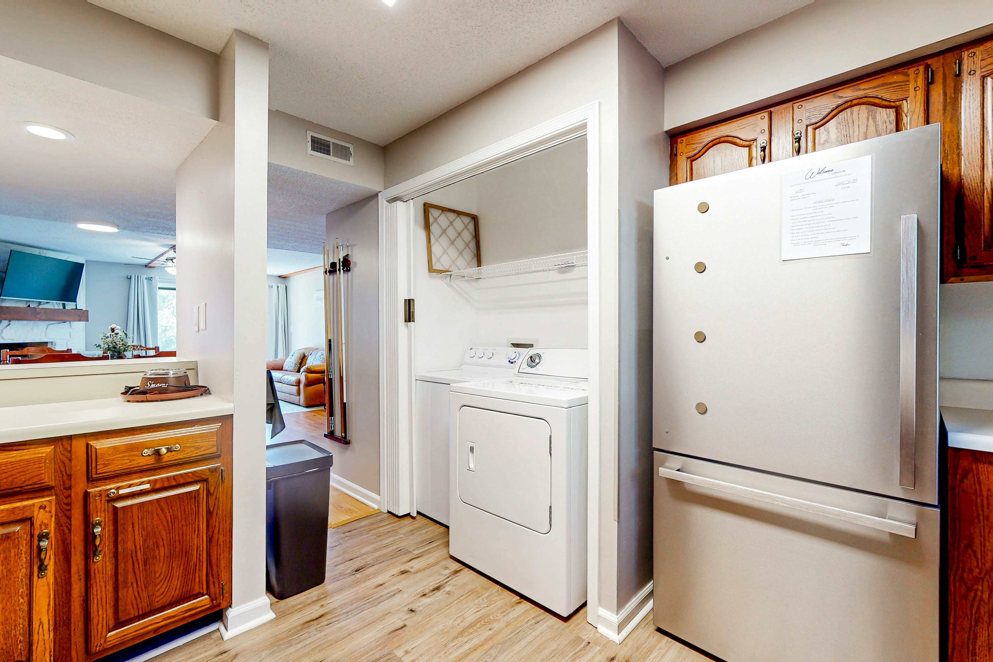 Mtn-view condo -outdoor pool, fireplace, arcade, pool table, Free Attraction Tix