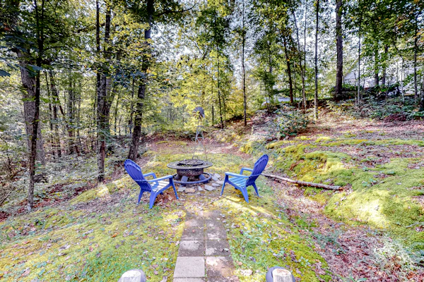 Homey Cabin W Hot Tub, 2 Porches, Pool Table, Games