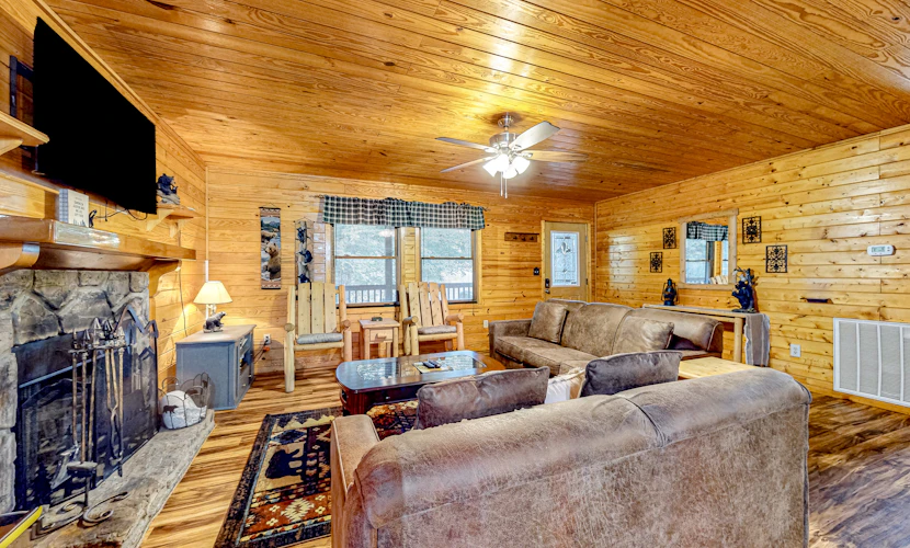 Homey Cabin W Hot Tub・2 Porches・Pool Table・Games