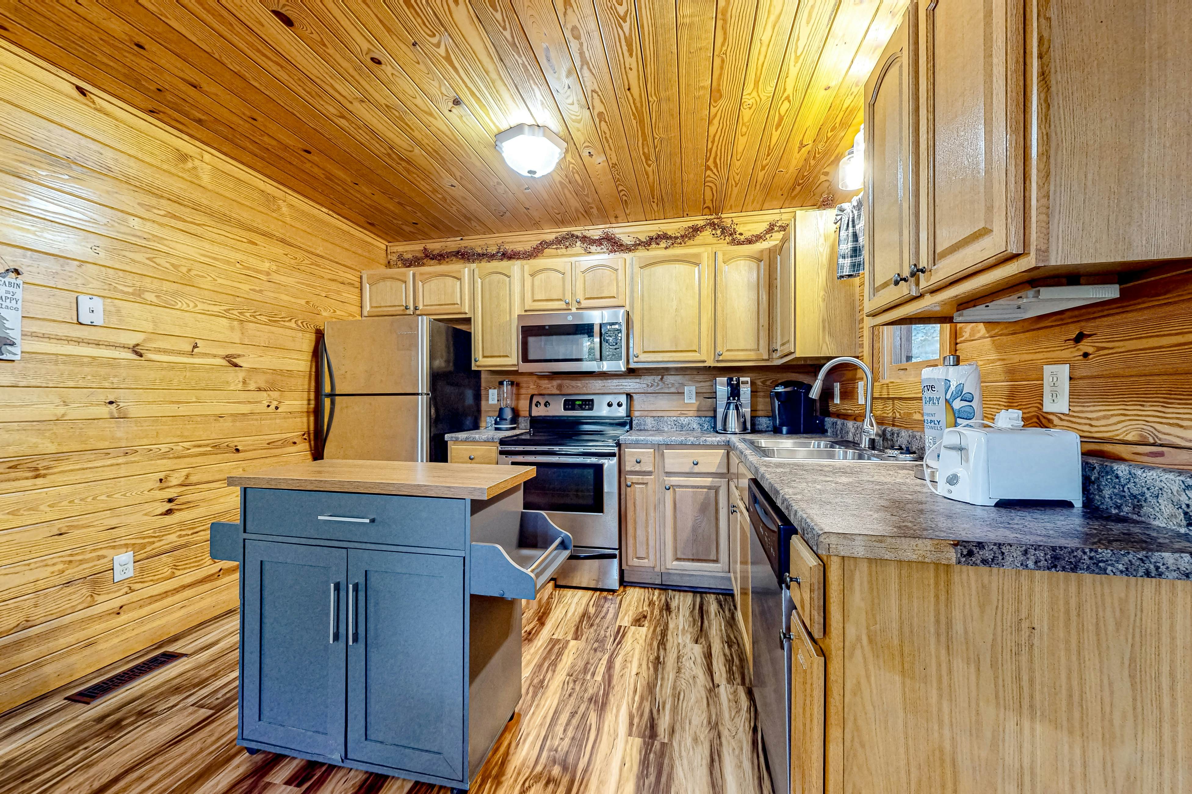 Homey Cabin W Hot Tub・2 Porches・Pool Table・Games