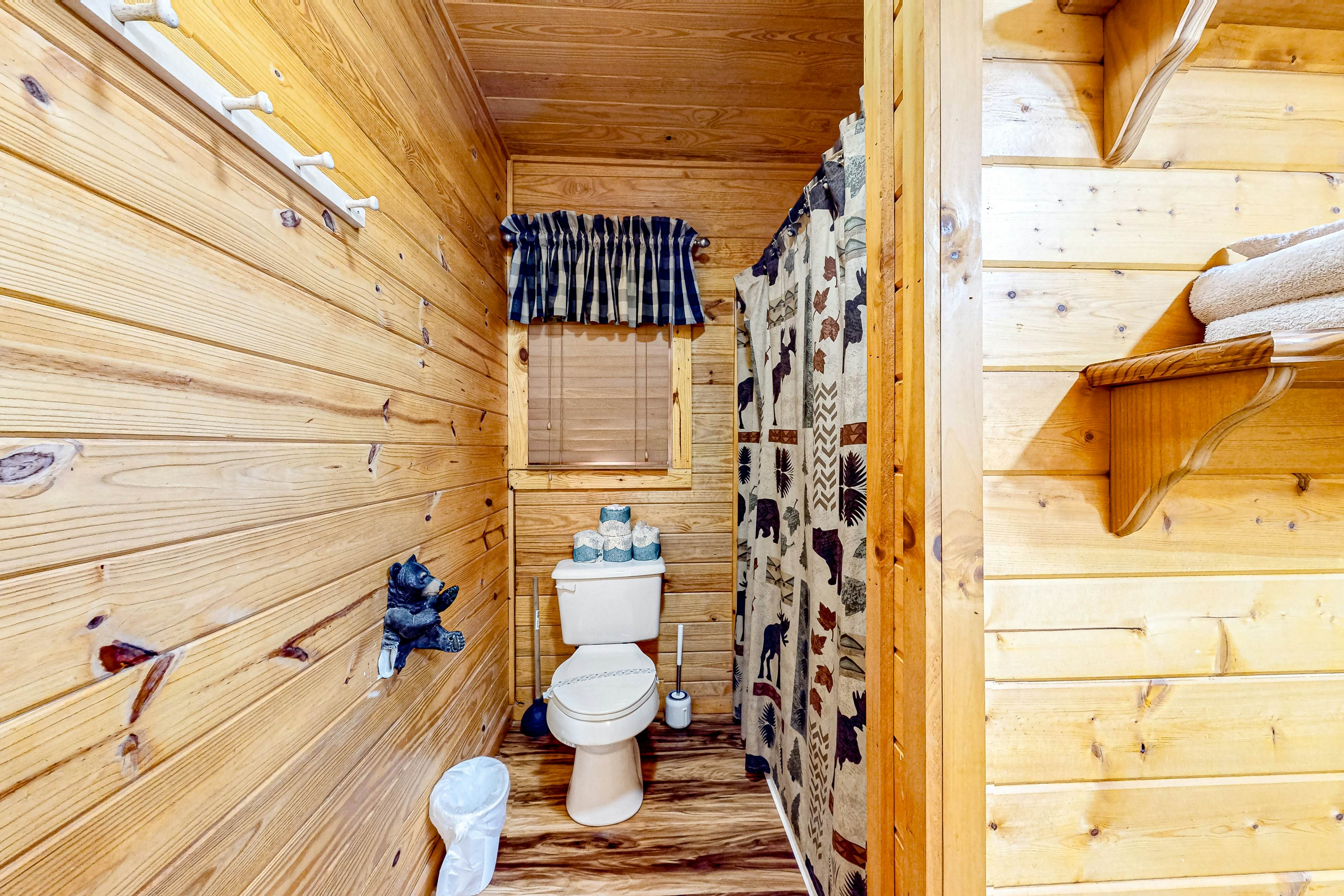 Homey Cabin W Hot Tub・2 Porches・Pool Table・Games