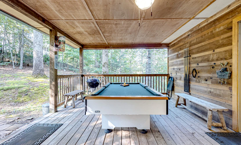 Homey Cabin W Hot Tub, 2 Porches, Pool Table, Games