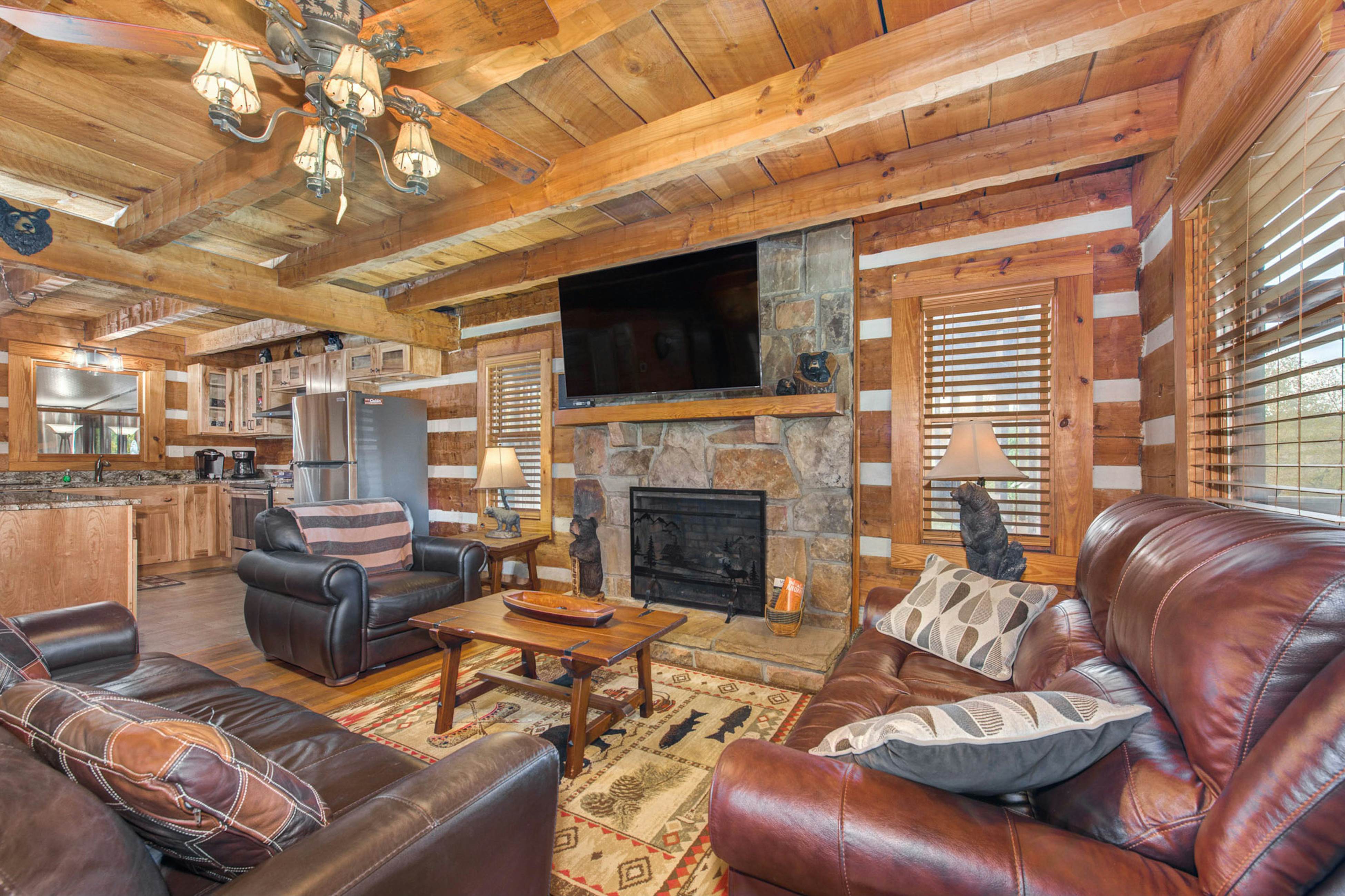 River View Home W Multi-Level Deck・Yard・Hot Tub