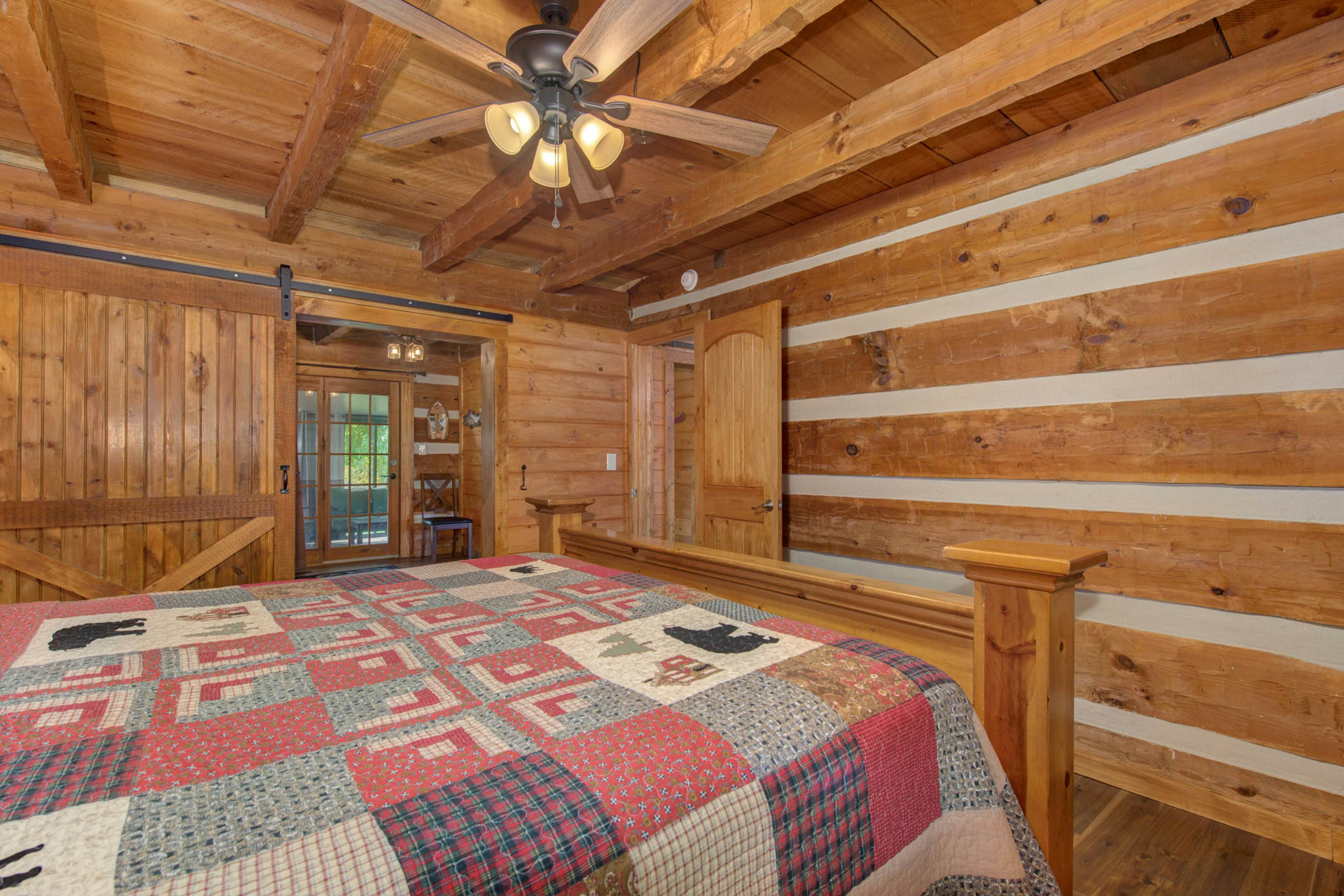 River View Home W Multi-Level Deck・Yard・Hot Tub