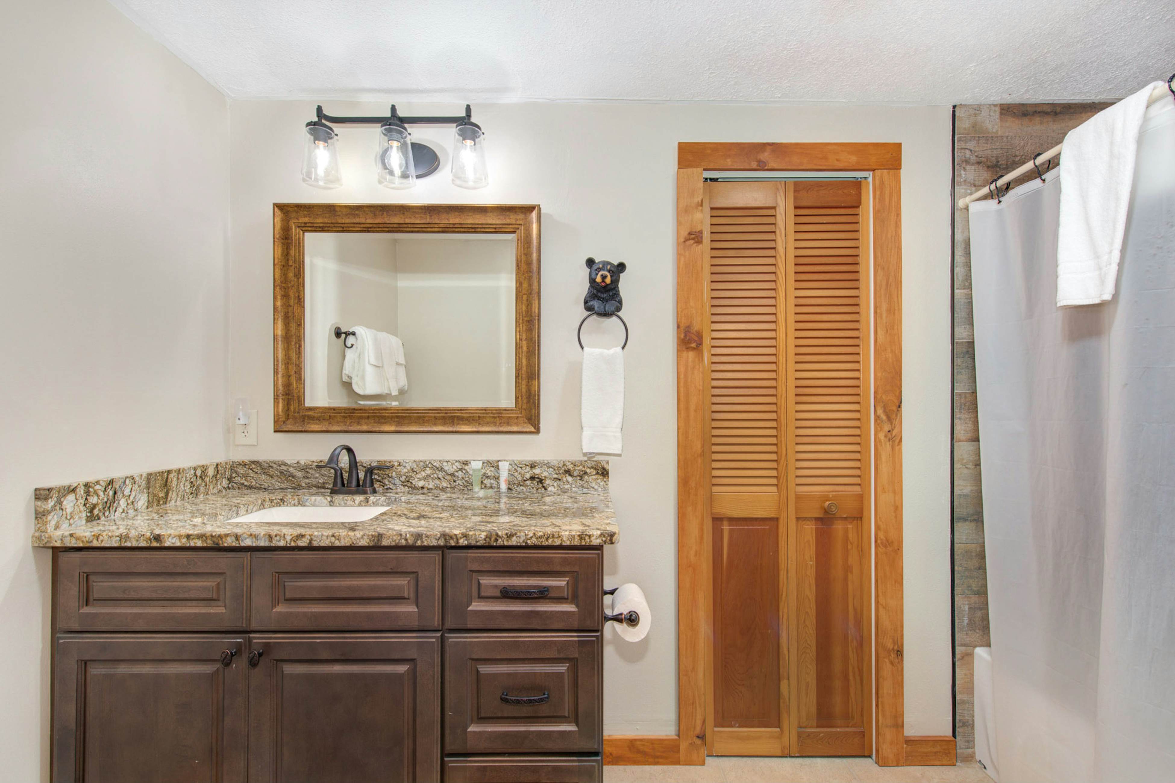 River View Home W Multi-Level Deck・Yard・Hot Tub