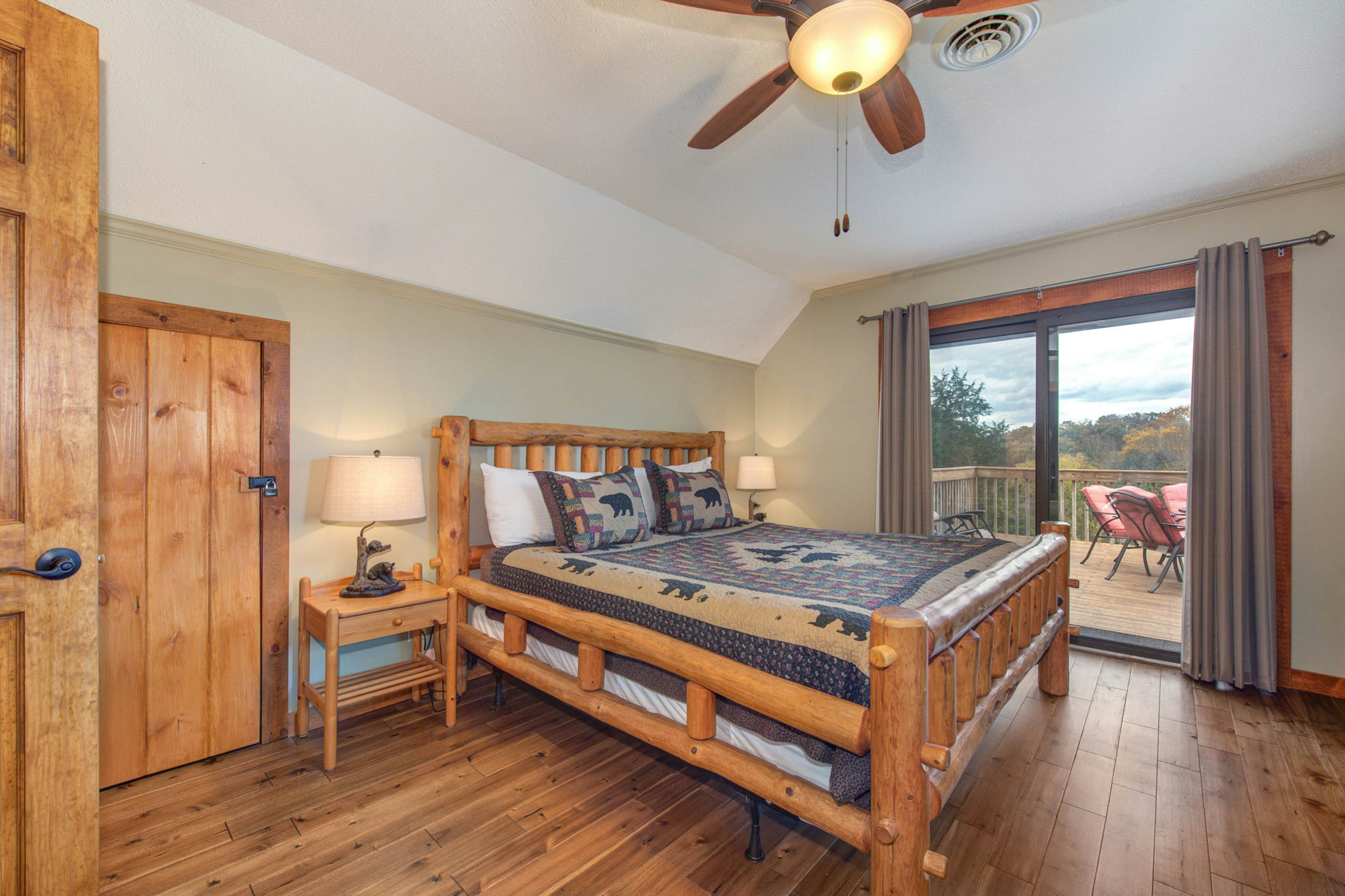 River View Home W Multi-Level Deck・Yard・Hot Tub