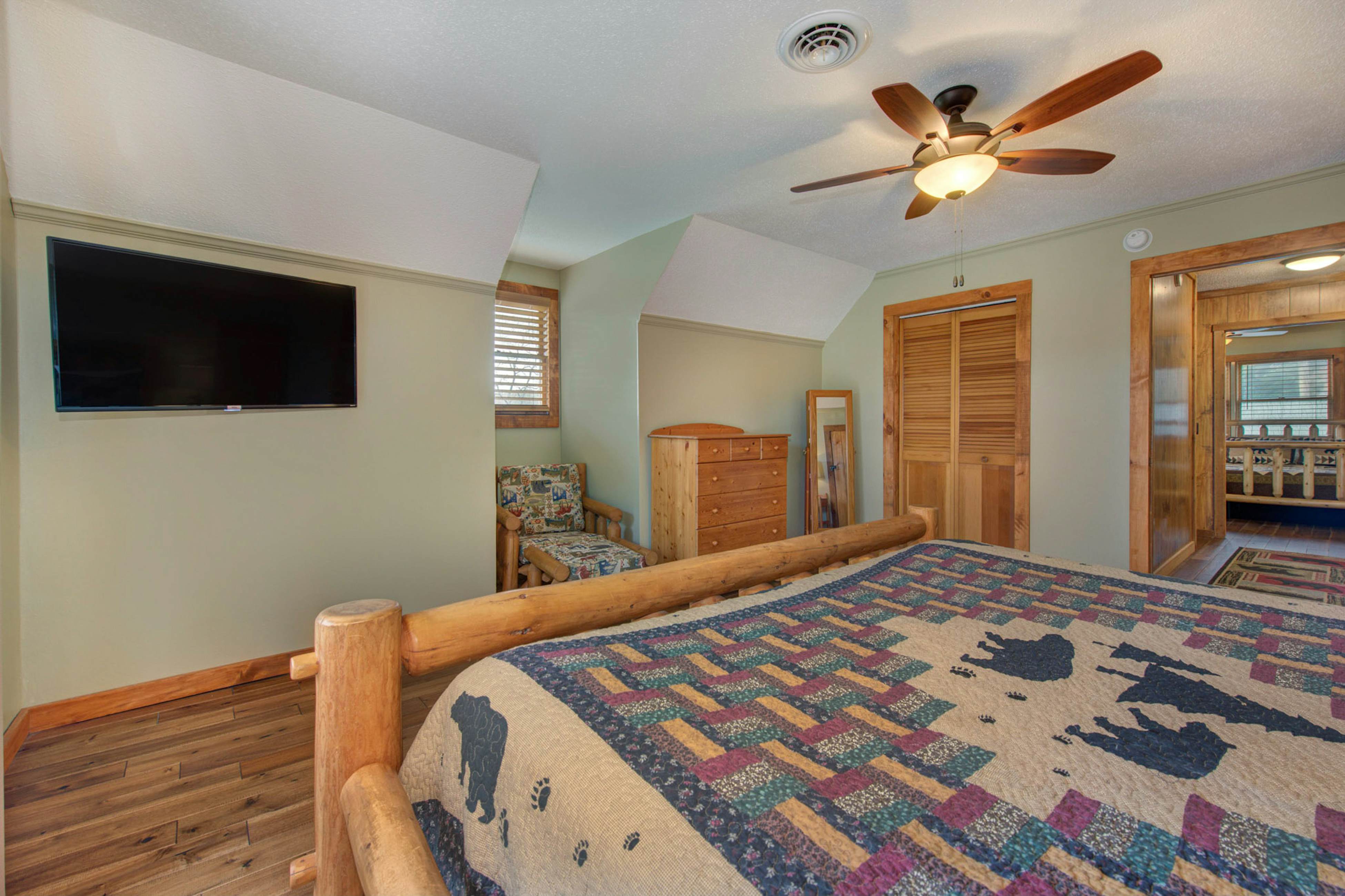 River View Home W Multi-Level Deck・Yard・Hot Tub