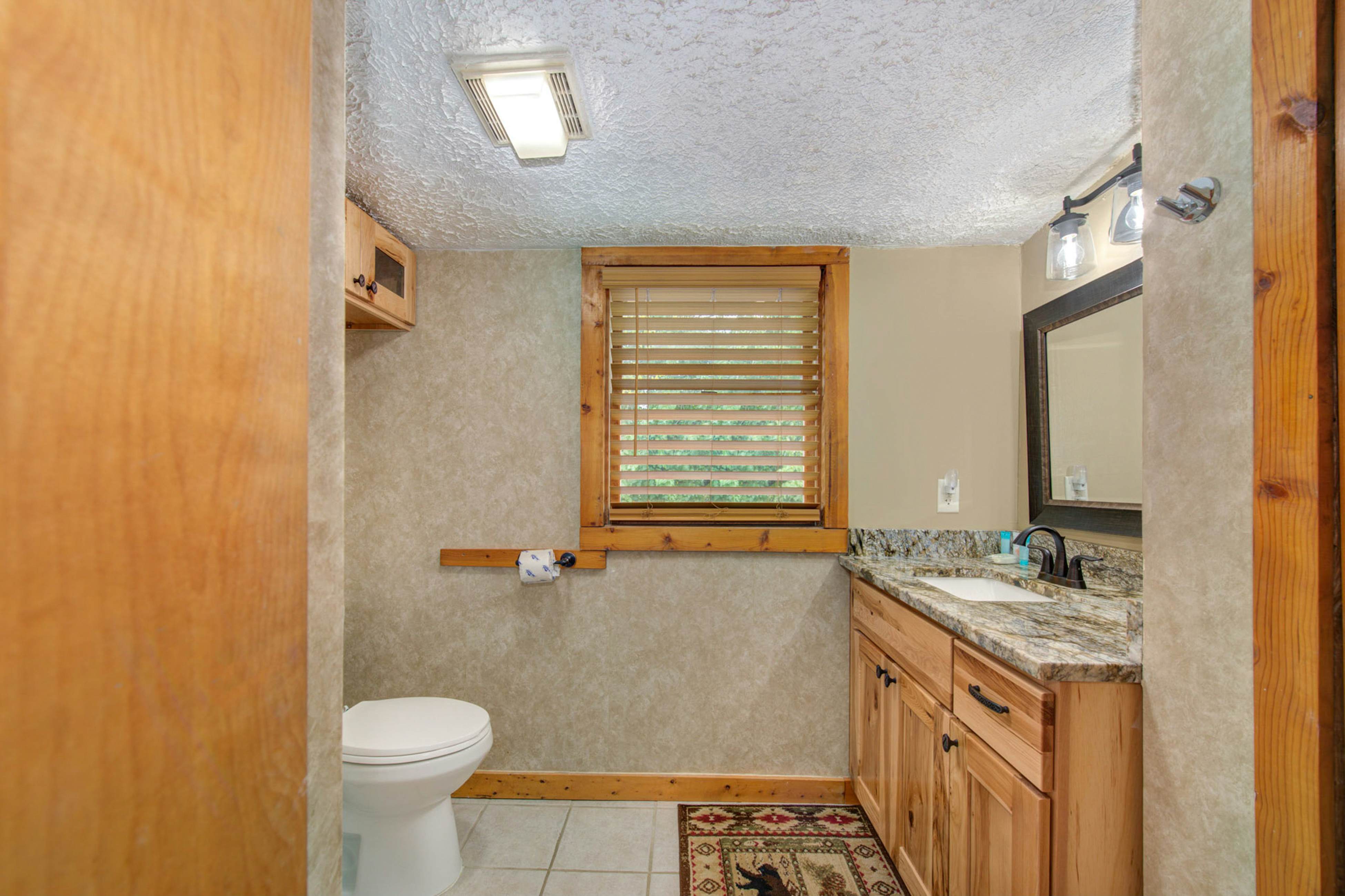 River View Home W Multi-Level Deck・Yard・Hot Tub