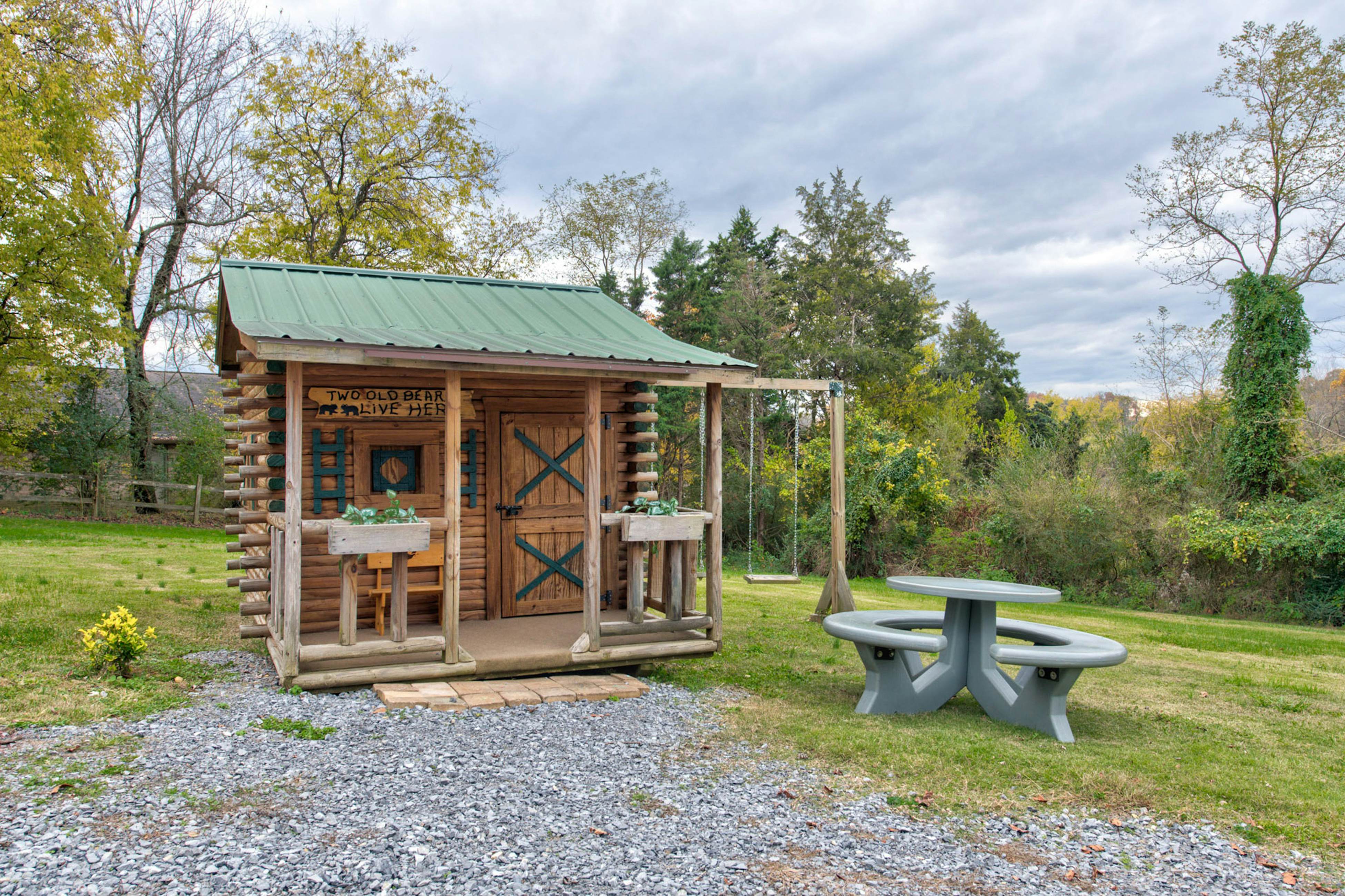 River View Home W Multi-Level Deck・Yard・Hot Tub