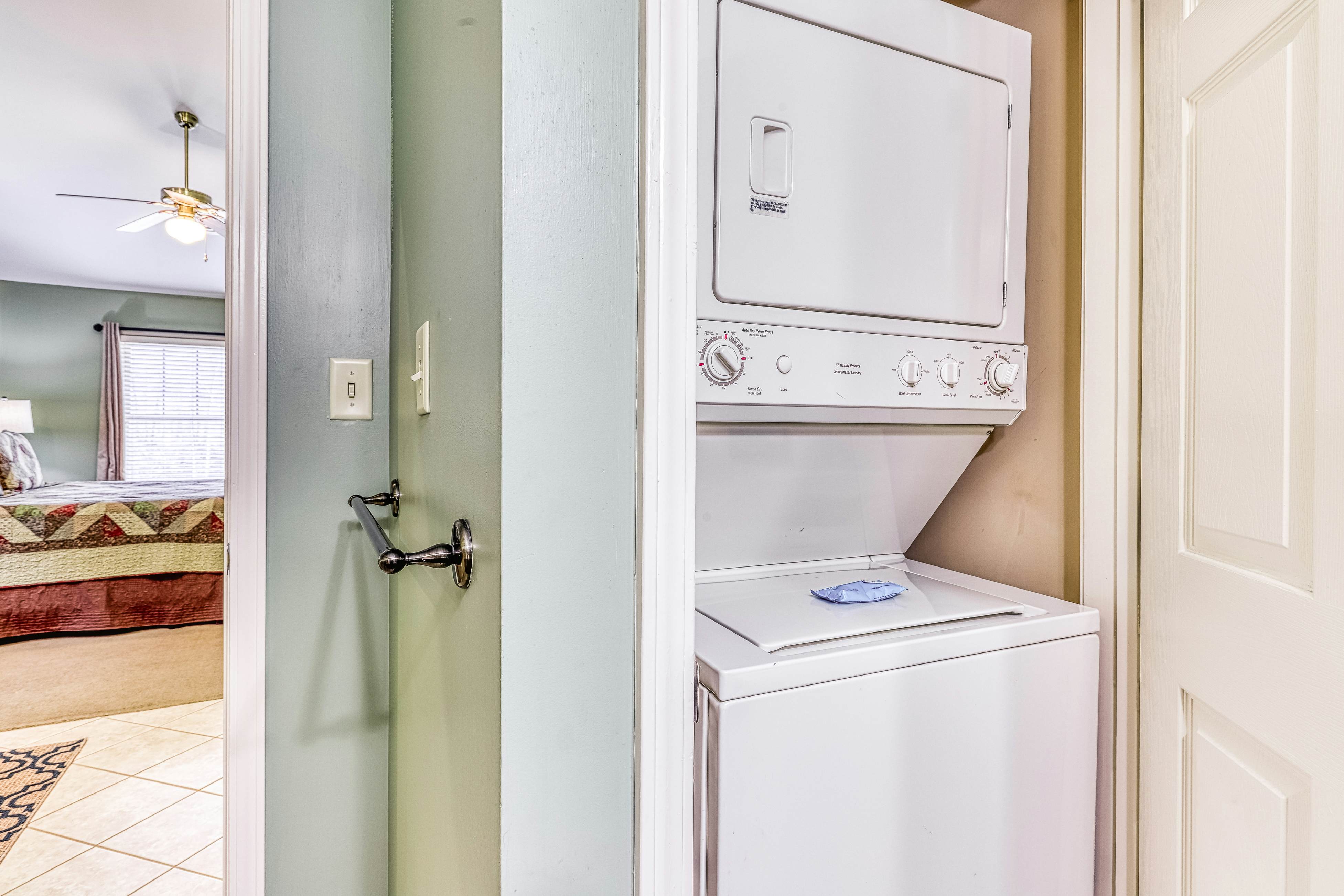 Relaxing Creekside Condo, Sleeps 8・Jetted Tub・Gym