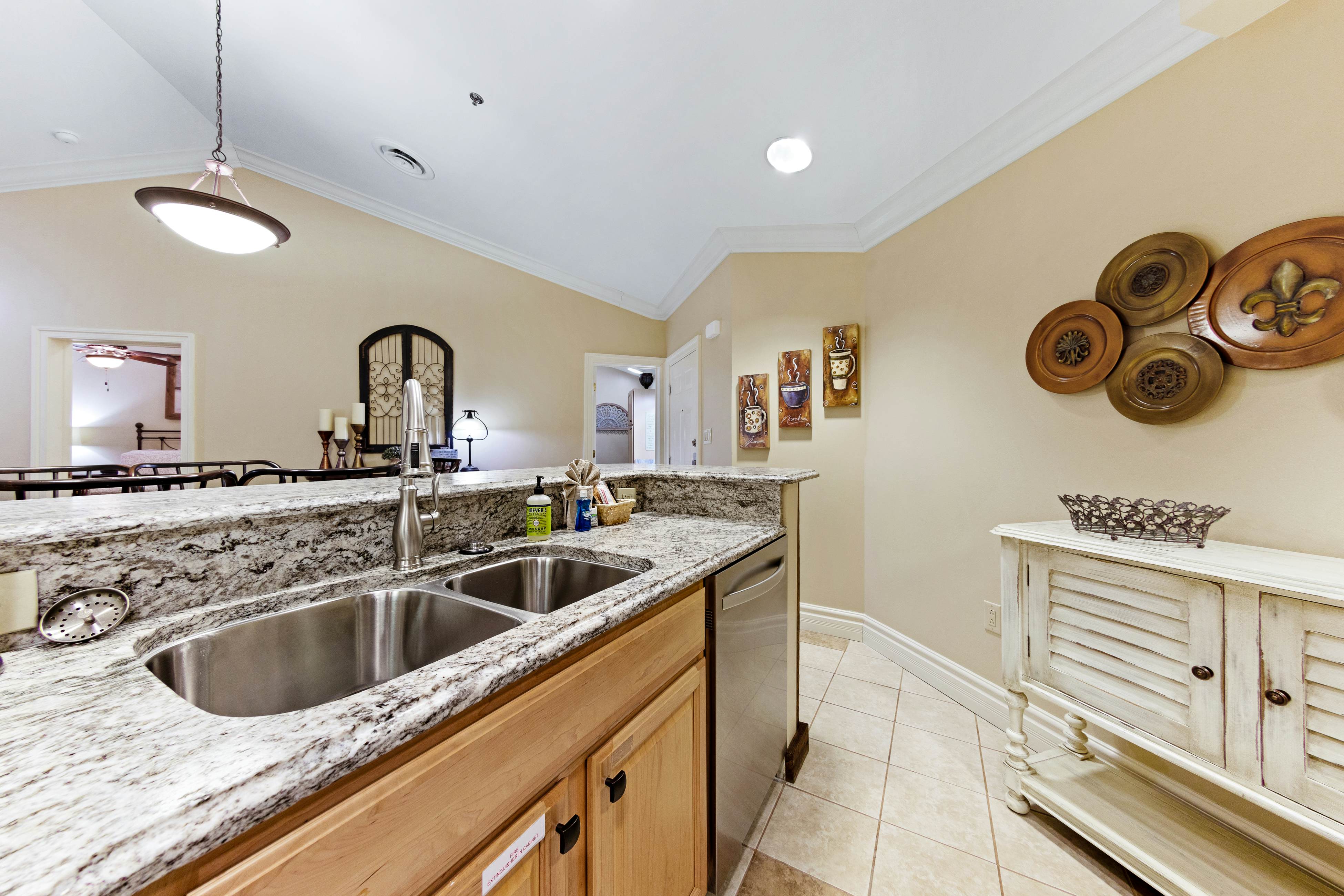 Comfortable Creekside Condo, Sleeps 8・Jetted Tub