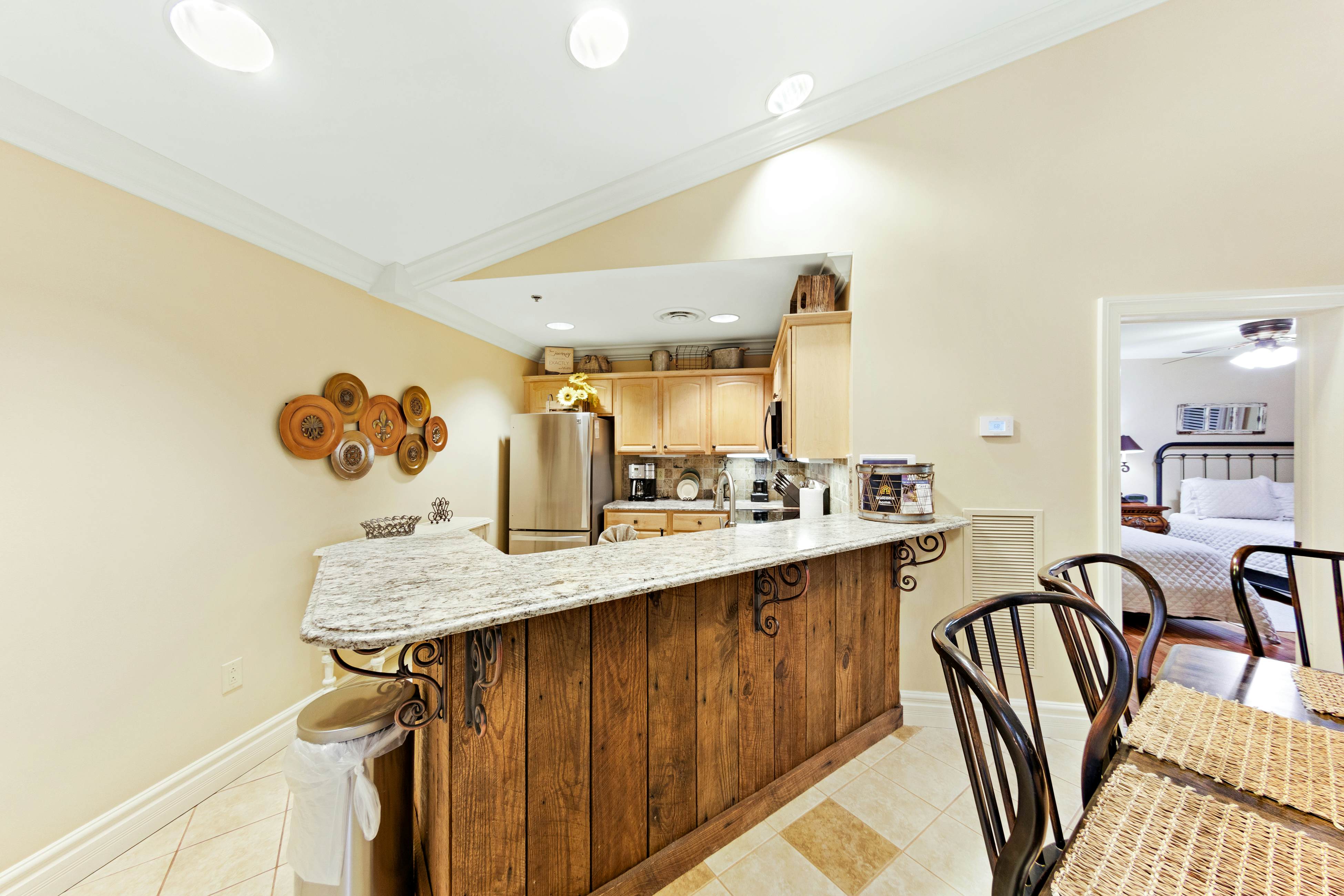 Comfortable Creekside Condo, Sleeps 8・Jetted Tub