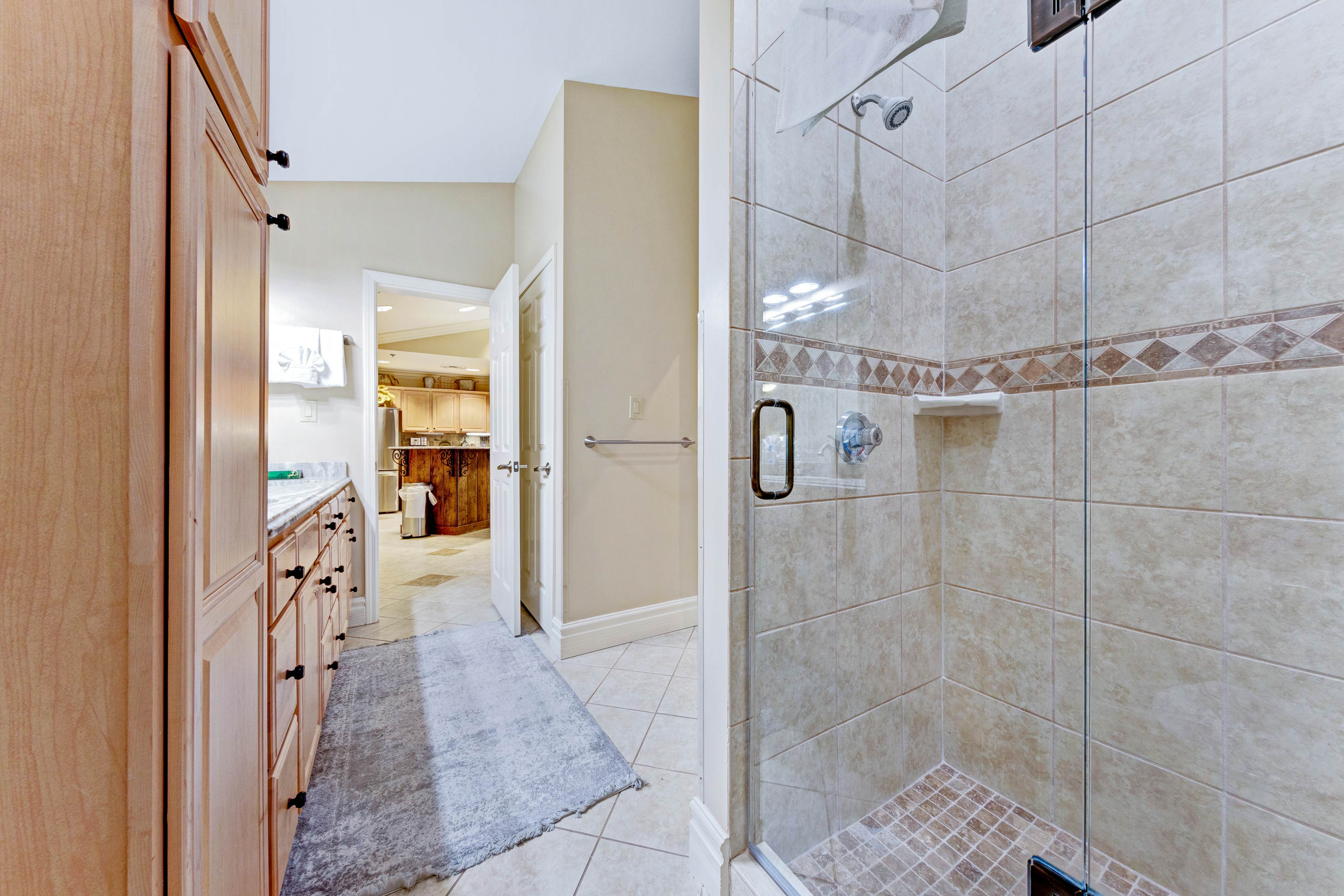 Comfortable Creekside Condo, Sleeps 8・Jetted Tub