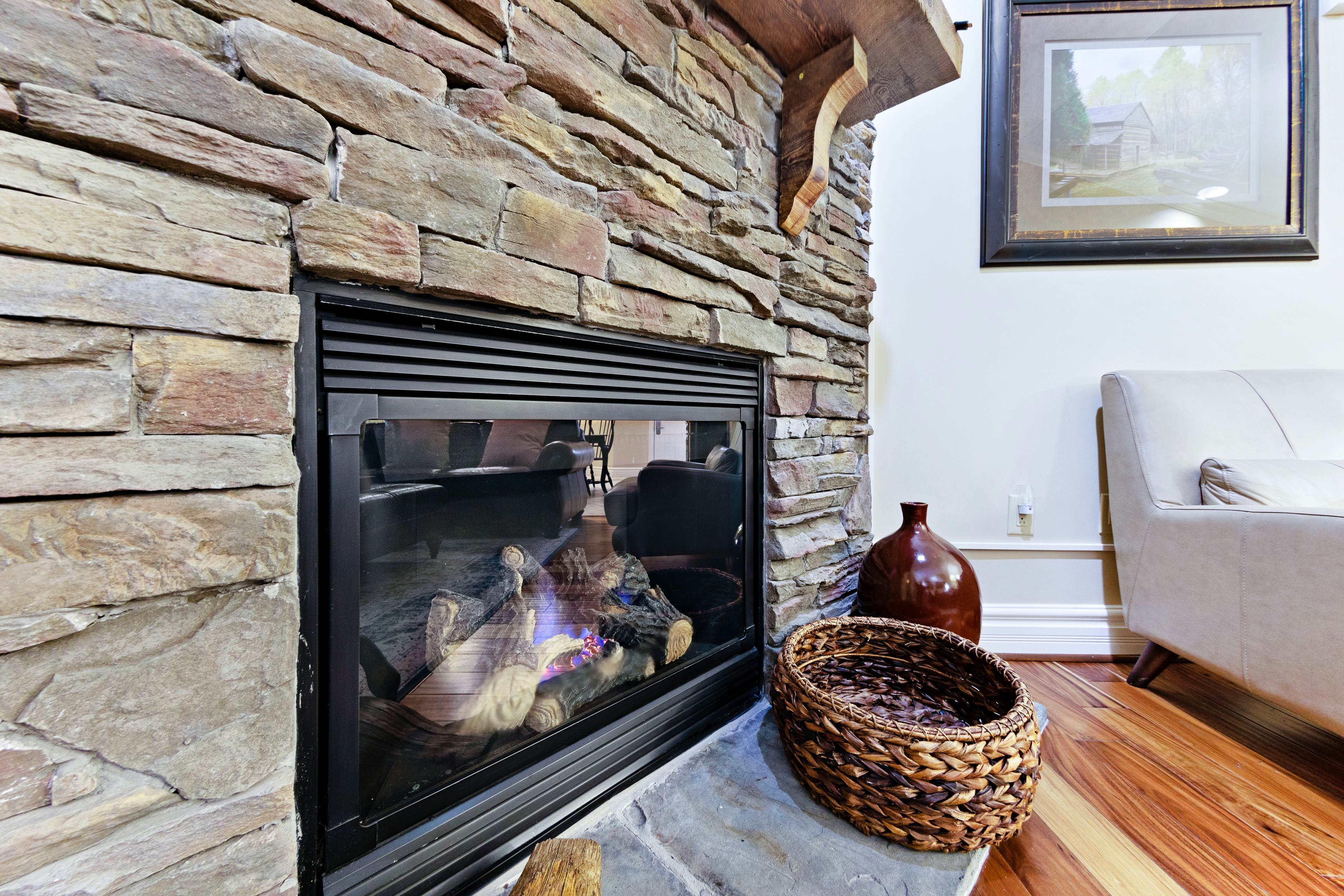 Comfortable Creekside Condo, Sleeps 8・Jetted Tub