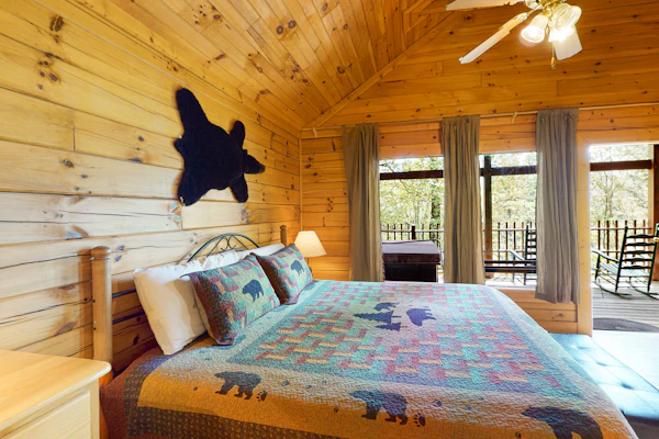 Spacious & Attractive Log Cabin, Sleeps 4, Hot Tub